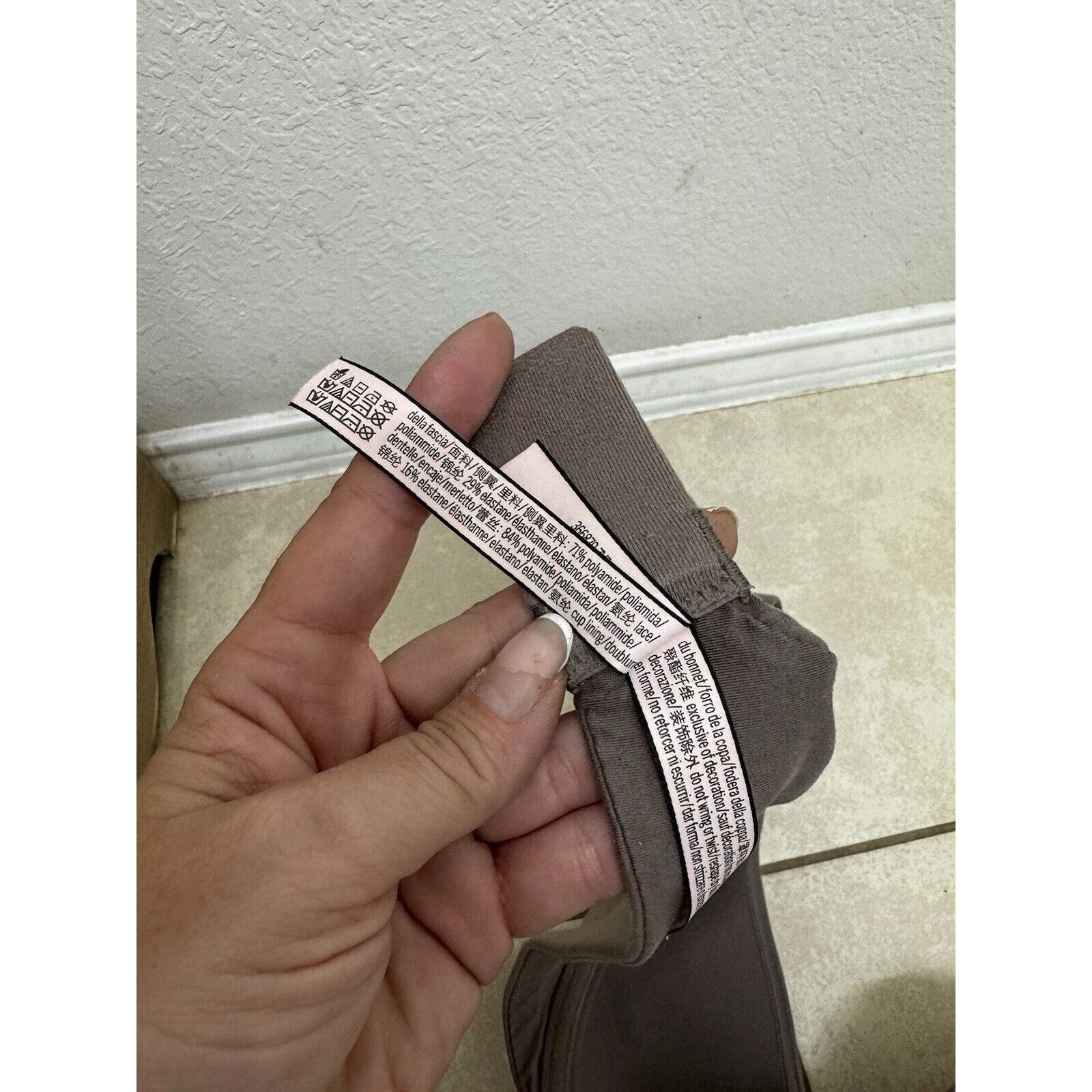 Victoria's Secret Body By Victoria Lined Perfect Coverage Bra in Taupe - 36C Size ONE SIZE - 10 Thumbnail