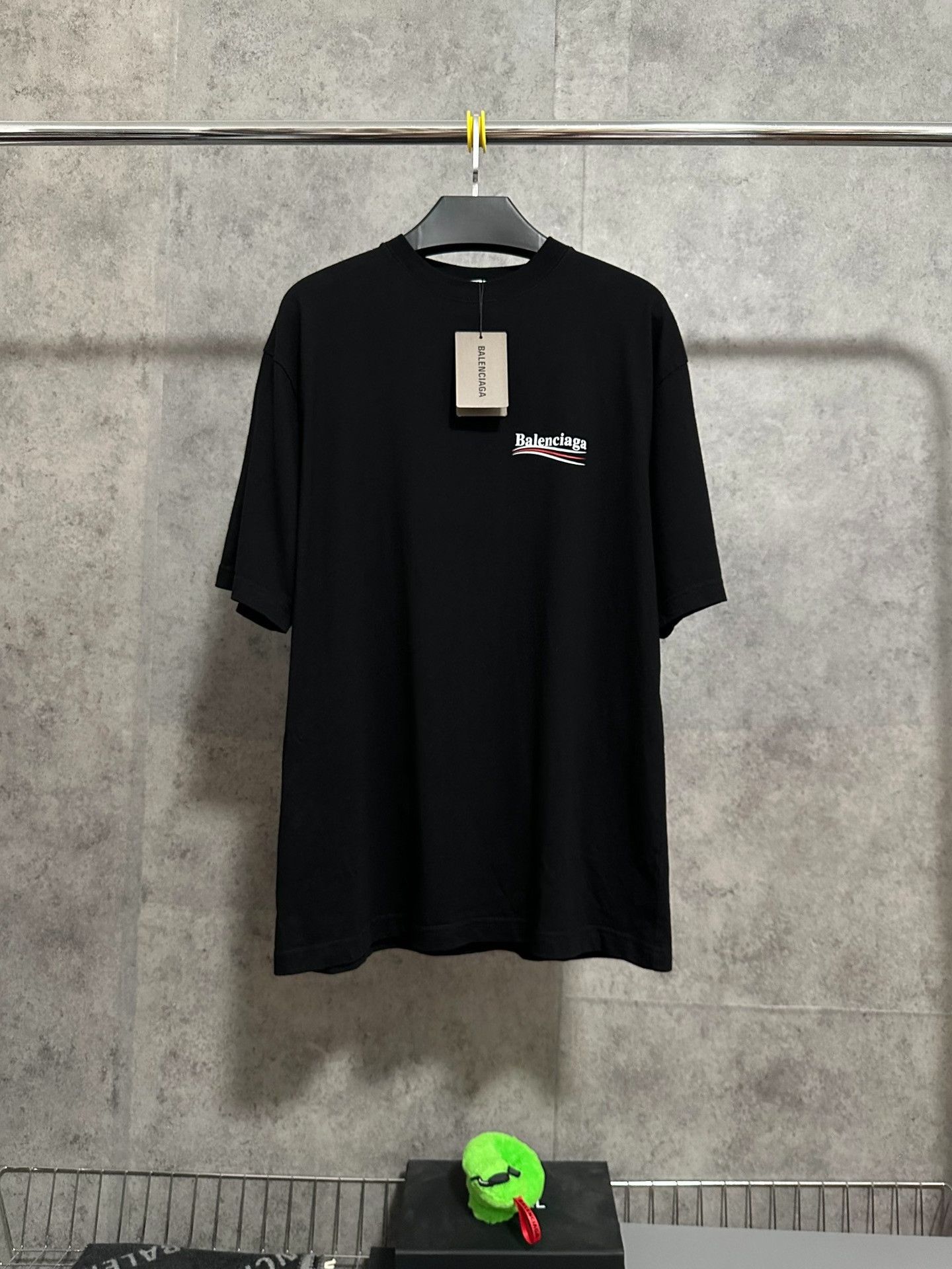 Balenciaga Balenciaga Coke Print Logo Short-Sleeve T-Shirt Size US XS / EU 42 / 0 - 1 Thumbnail