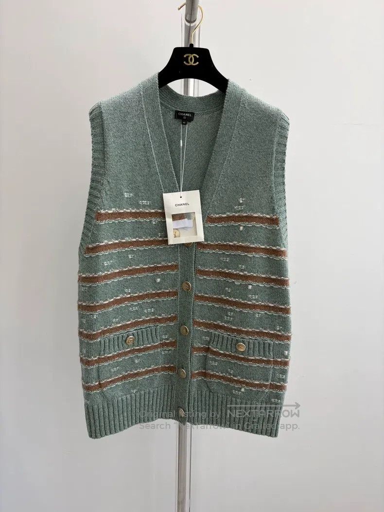 Chanel Chanel Colour-blocked striped V-neck knitted vest cardigan Size S / US 4 / IT 40 - 1 Thumbnail