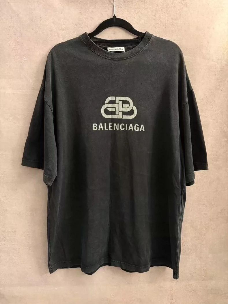 Balenciaga Balenciaga Sequined lock-up logo chest print lettering, di Size US S / EU 44-46 / 1 - 1 Thumbnail