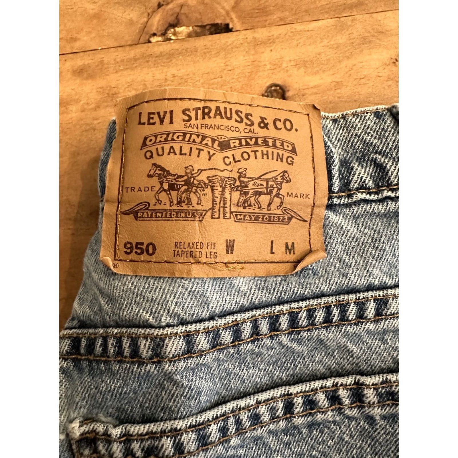 Vintage VINTAGE Levi’s Orange Tab Relaxed Fit Tapered 950 Jeans Mens Size 8 Medium Light Wash Blue Denim 1990s USA Size 30" / US 8 / IT 44 - 3 Thumbnail