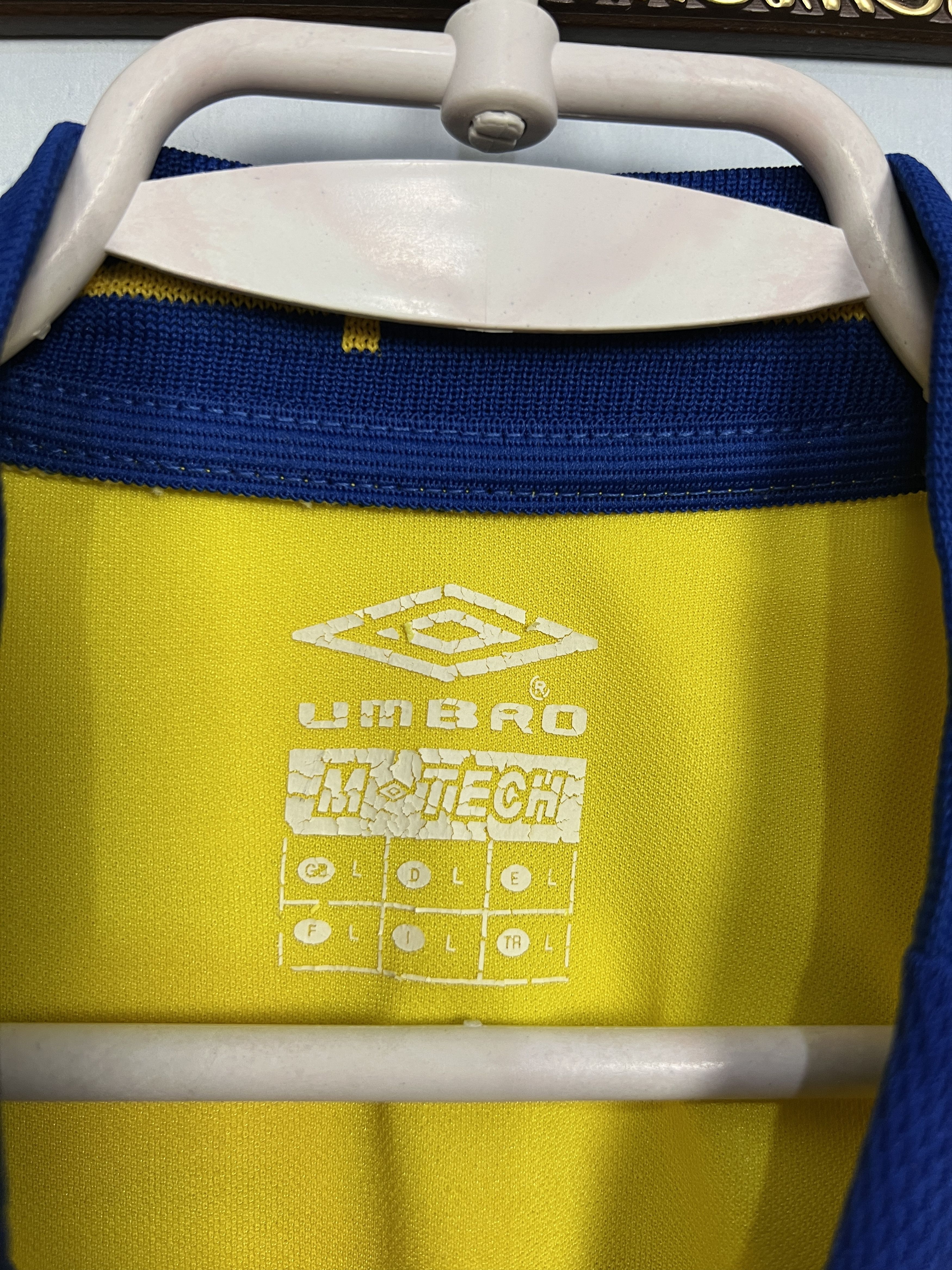 Umbro Sweden Home football shirt Soccer Jersey Trikot National Size US L / EU 52-54 / 3 - 5 Thumbnail