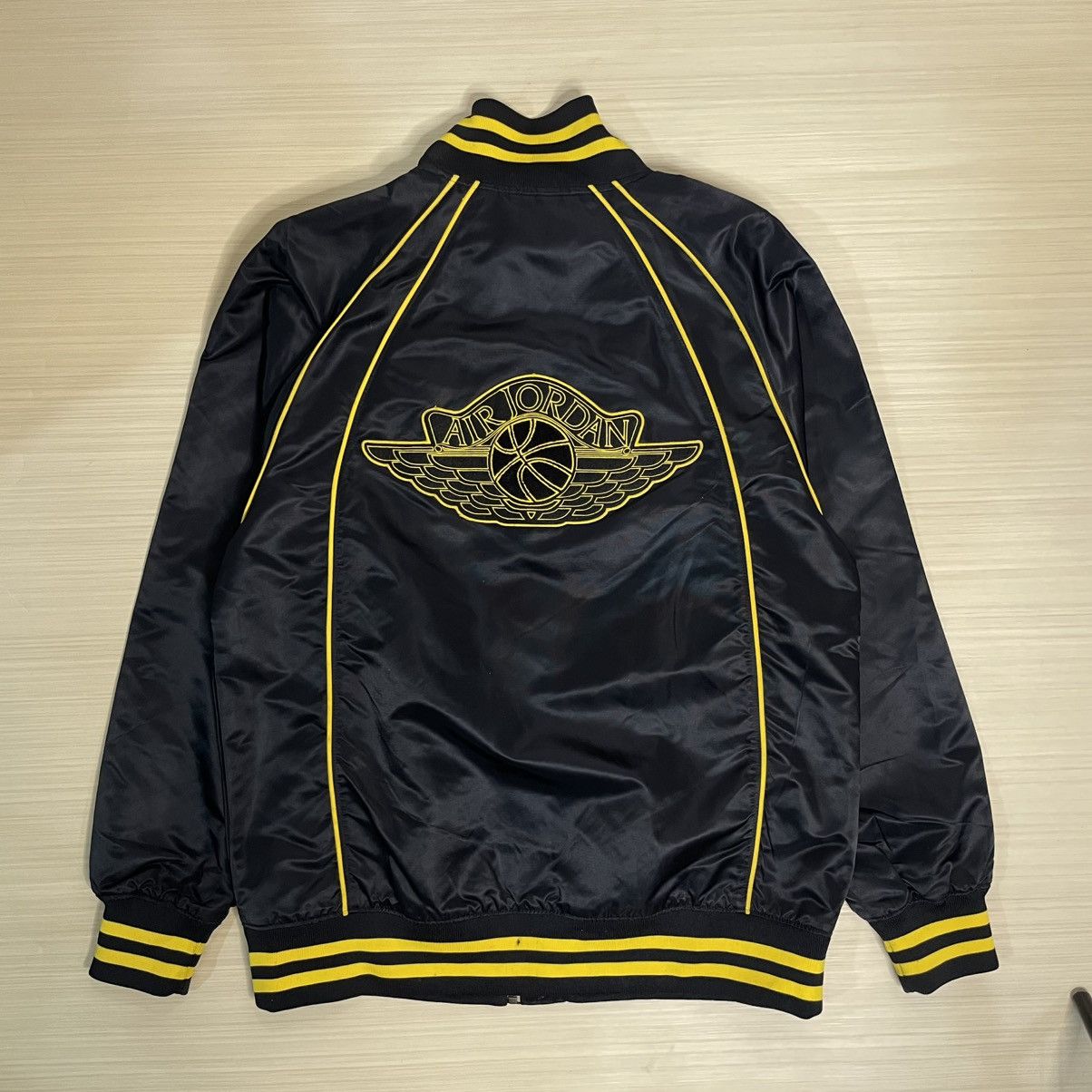Jordan Brand × Vintage VTG Retro Air Jordan Nike Wings Big Logo Full Zip Button Size US L / EU 52-54 / 3 - 1 Thumbnail