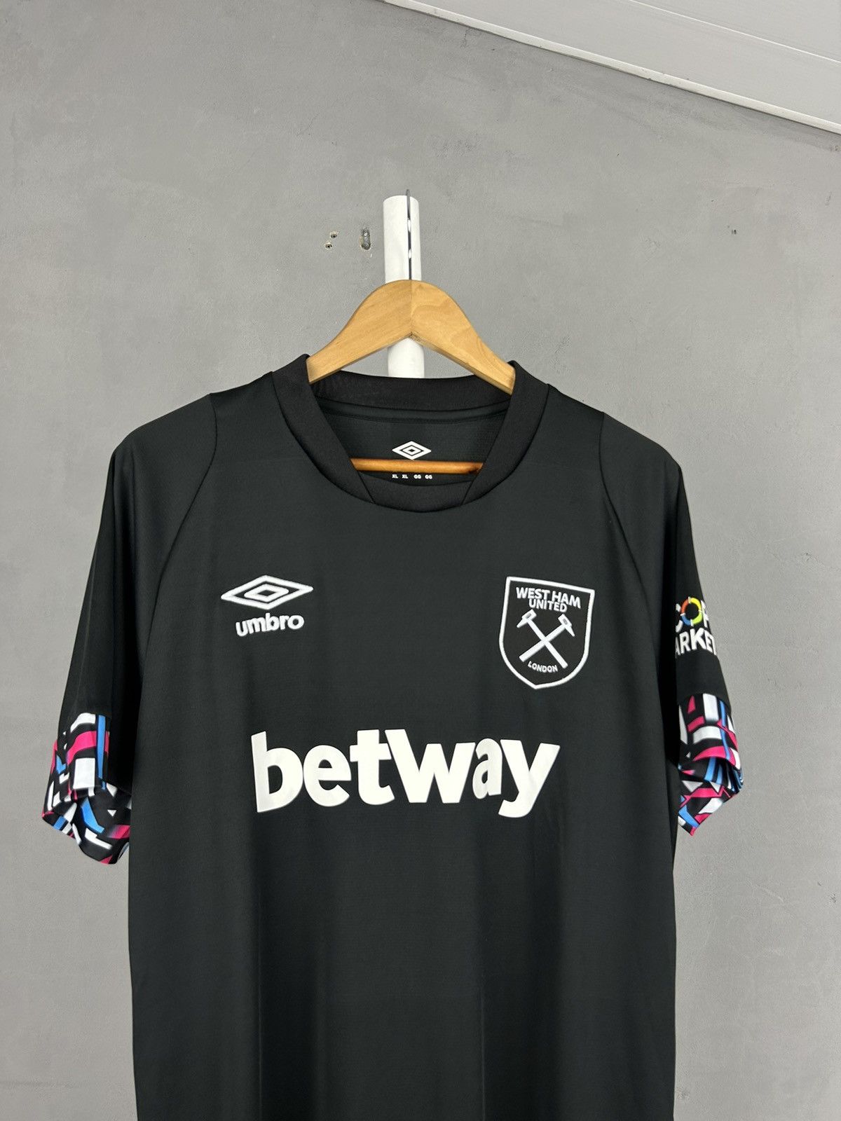 Umbro WEST HAM UNITED UMBRO 2022 2023 AWAY FOOTBALL SOCCER JERSEY Size US XL / EU 56 / 4 - 3 Thumbnail