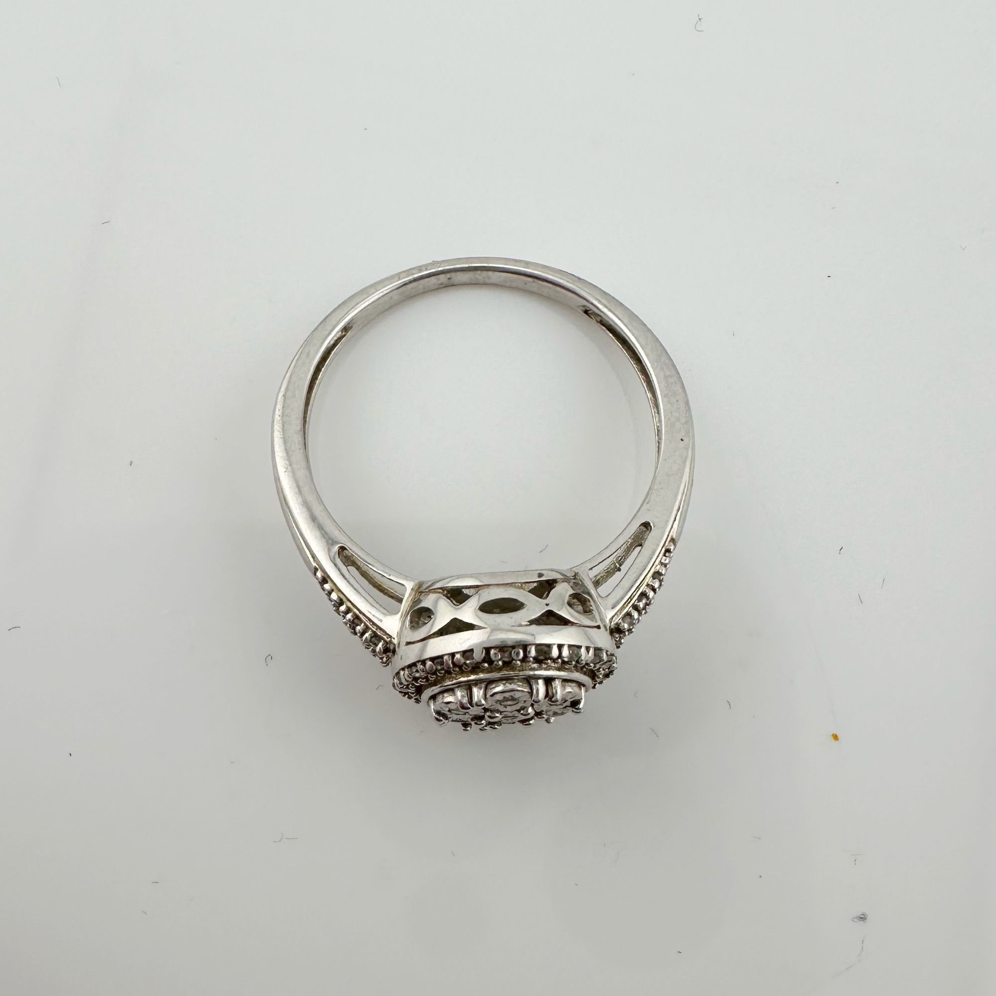 Other Pretty Round Natural Diamond Ring Size 7 Size ONE SIZE - 7 Thumbnail
