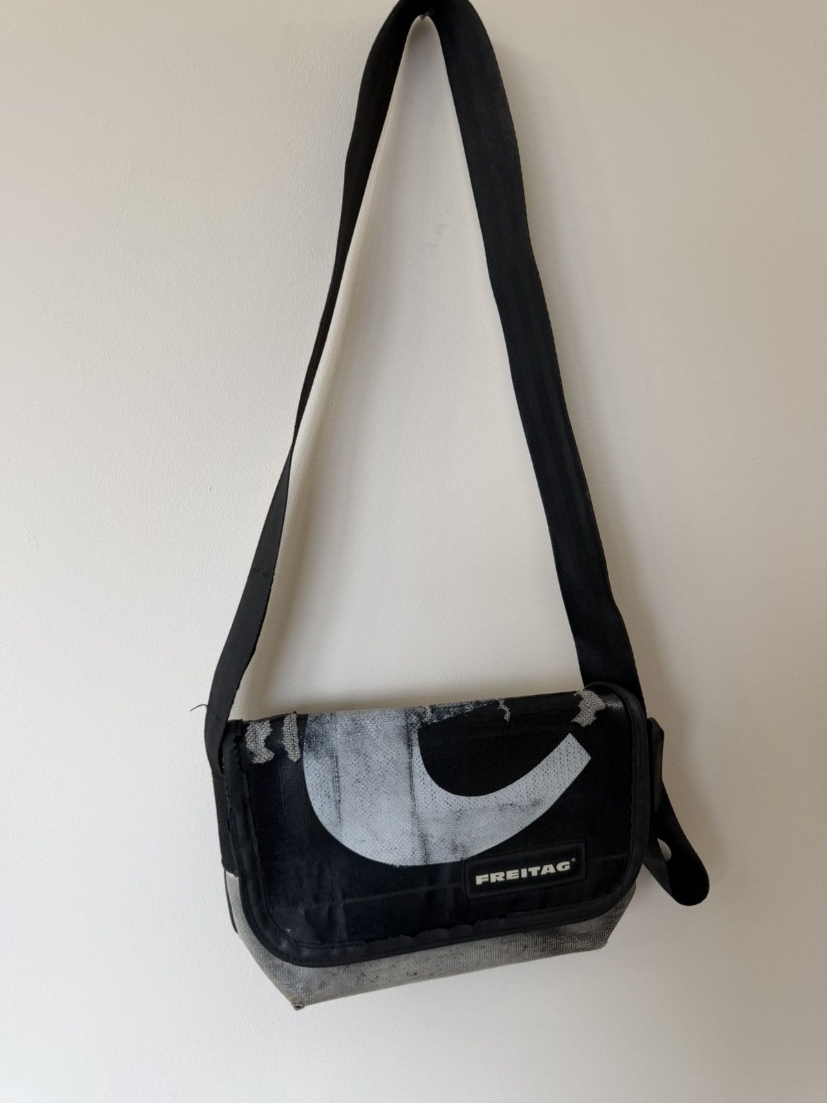 Freitag Freitag Recycled Black Crossbody Messenger Bag Size ONE SIZE - 4 Thumbnail