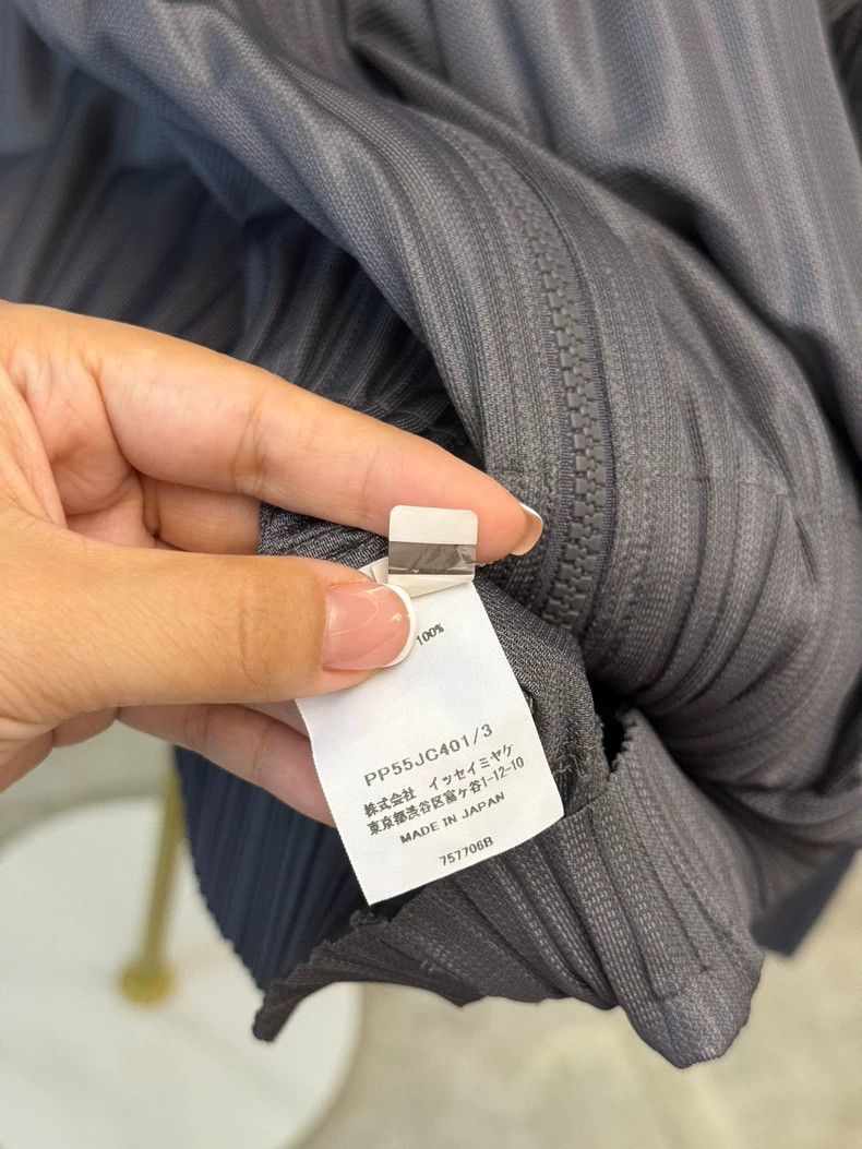Issey Miyake Issey Miyake size:3 Dark grey cream puff cardigan Size XS / US 0-2 / IT 36-38 - 5 Thumbnail