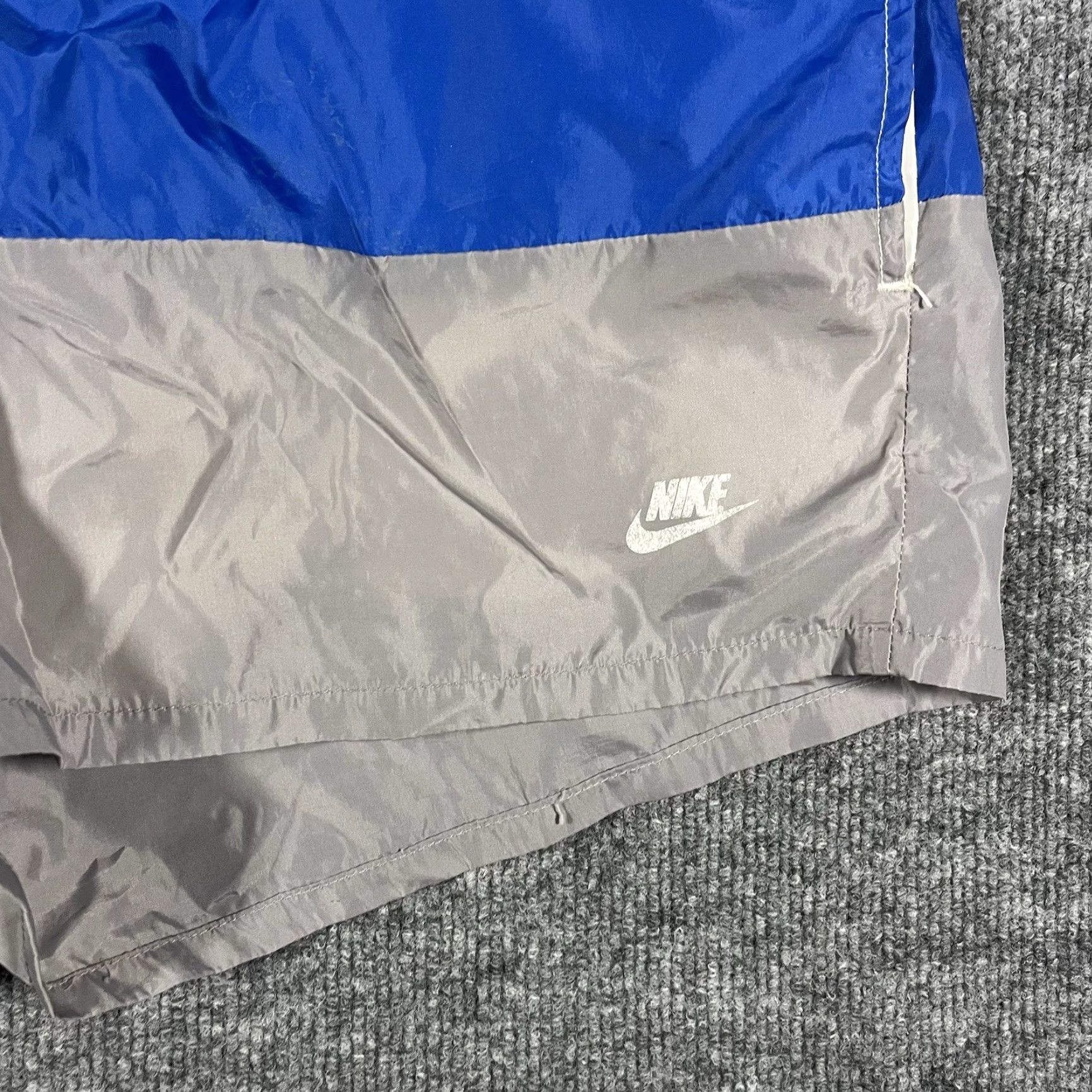 Nike VINTAGE Nike Shorts 36 Men Blue Striped Swoosh 90s Boardshorts Swim Nylon Pockets Drawstring Size US 38 / EU 54 - 2 Thumbnail