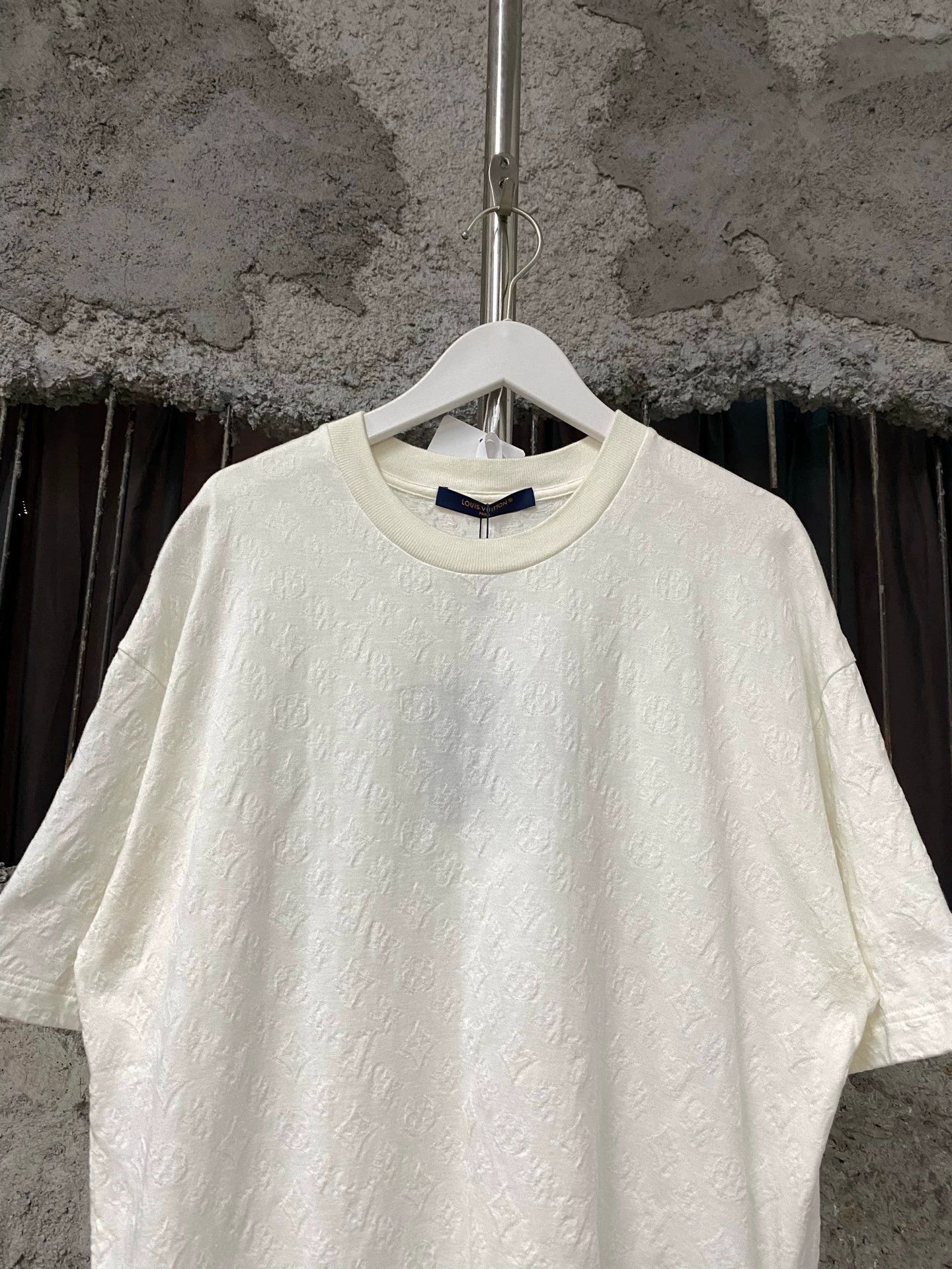 Louis Vuitton LV White Monogram Short-Sleeve Tee L NWT Size US L / EU 52-54 / 3 - 3 Thumbnail
