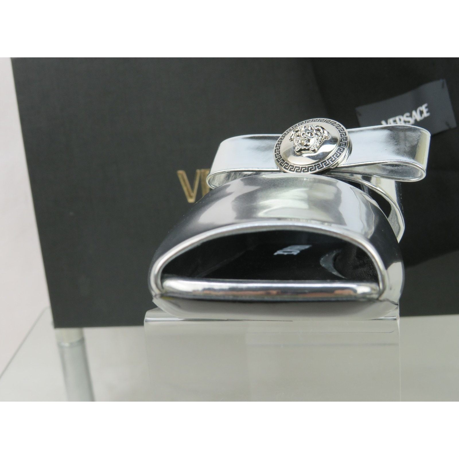 Versace VERSACE SILVER LEATHER COIN MEDUSA HEAD BOW FLATS 40 10 Size US 10 / IT 40 - 7 Thumbnail