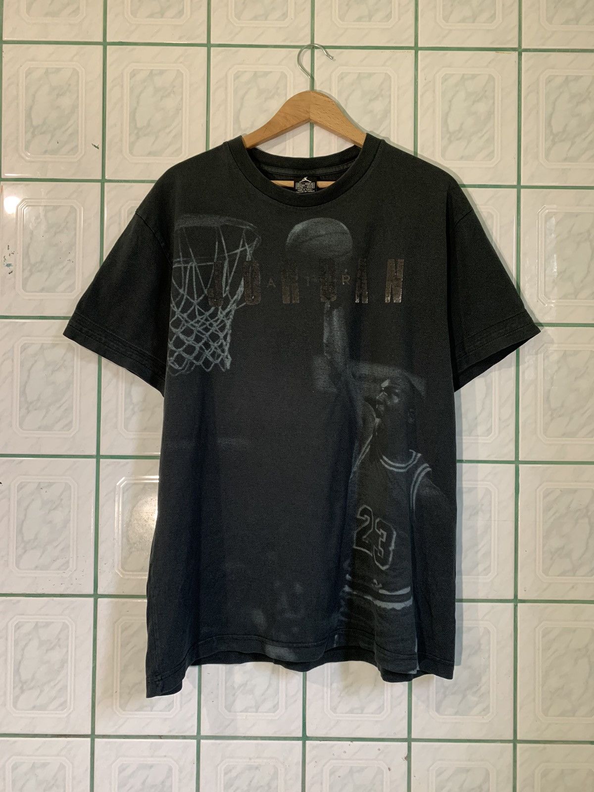 NBA Vintage 90s Rare Michael Jordan Nike Air Full Print T-Shirt Size US L / EU 52-54 / 3 - 1 Thumbnail
