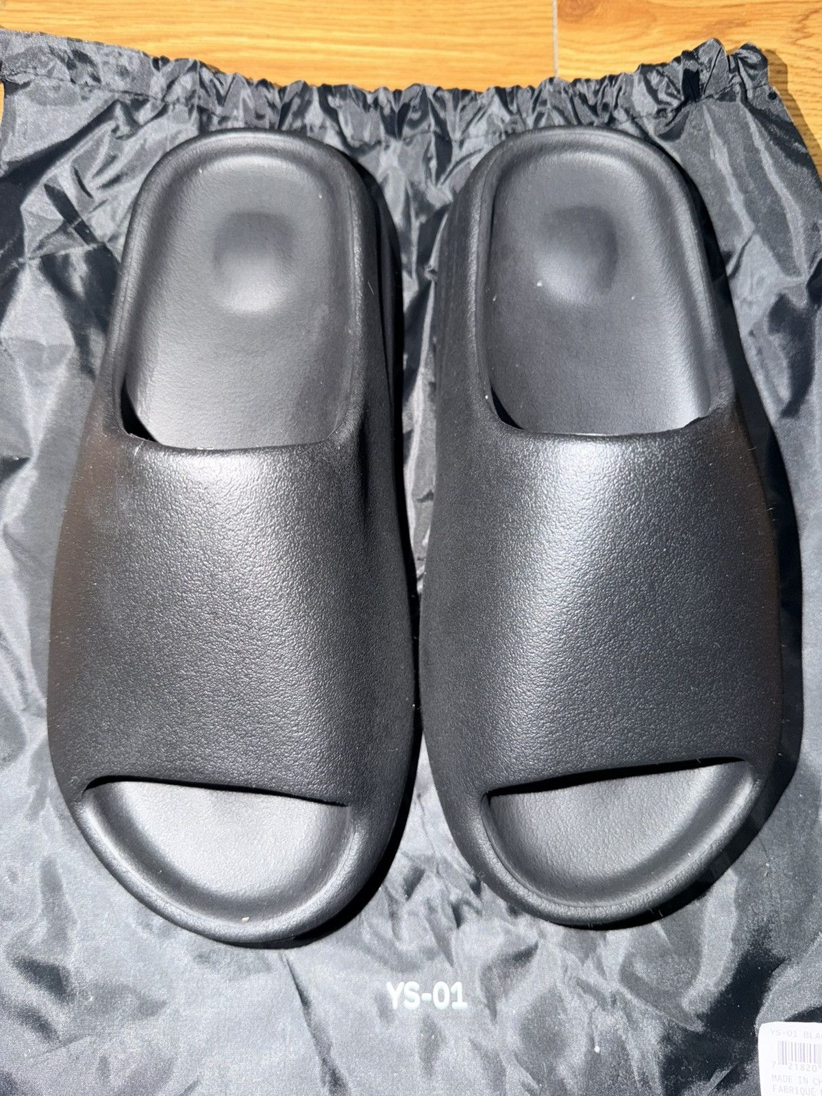 Yeezy YZY YS-01 Slides Black Sz 7 Men’s Size US 7 / EU 40 - 1 Thumbnail