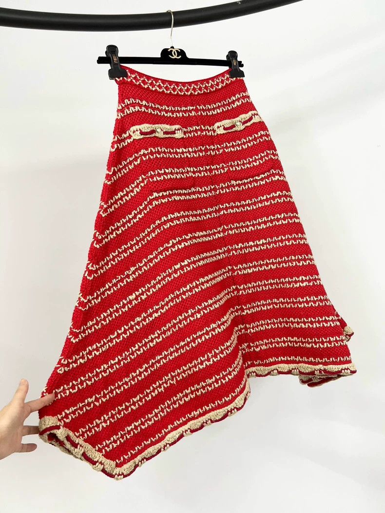 Chanel Chanel Red irregular knitted skirt Size 42" / US 20 - 3 Thumbnail