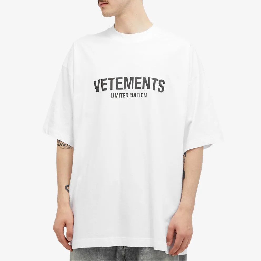 Vetements o1y0924 Oversize-T-Shirt in White Size US L / EU 52-54 / 3 - 2 Thumbnail