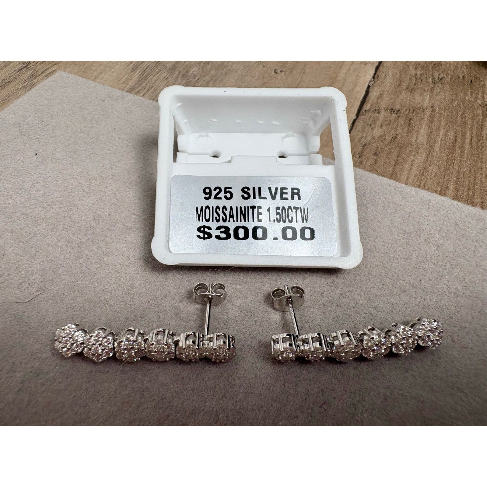 Other Sparkling 1.5CTW Moissanite Honeycomb Dangle Earrings NWT Size ONE SIZE - 2 Thumbnail