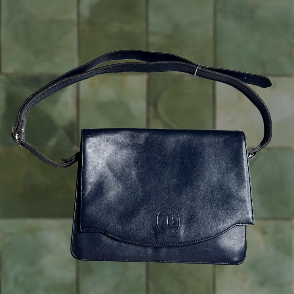 Vintage VINTAGE Jacques Esterel Paris Navy Leather Crossbody Bag JE Logo Women's 1980s France Leather Navy Blue Cross Body Bag Size ONE SIZE - 1 Thumbnail