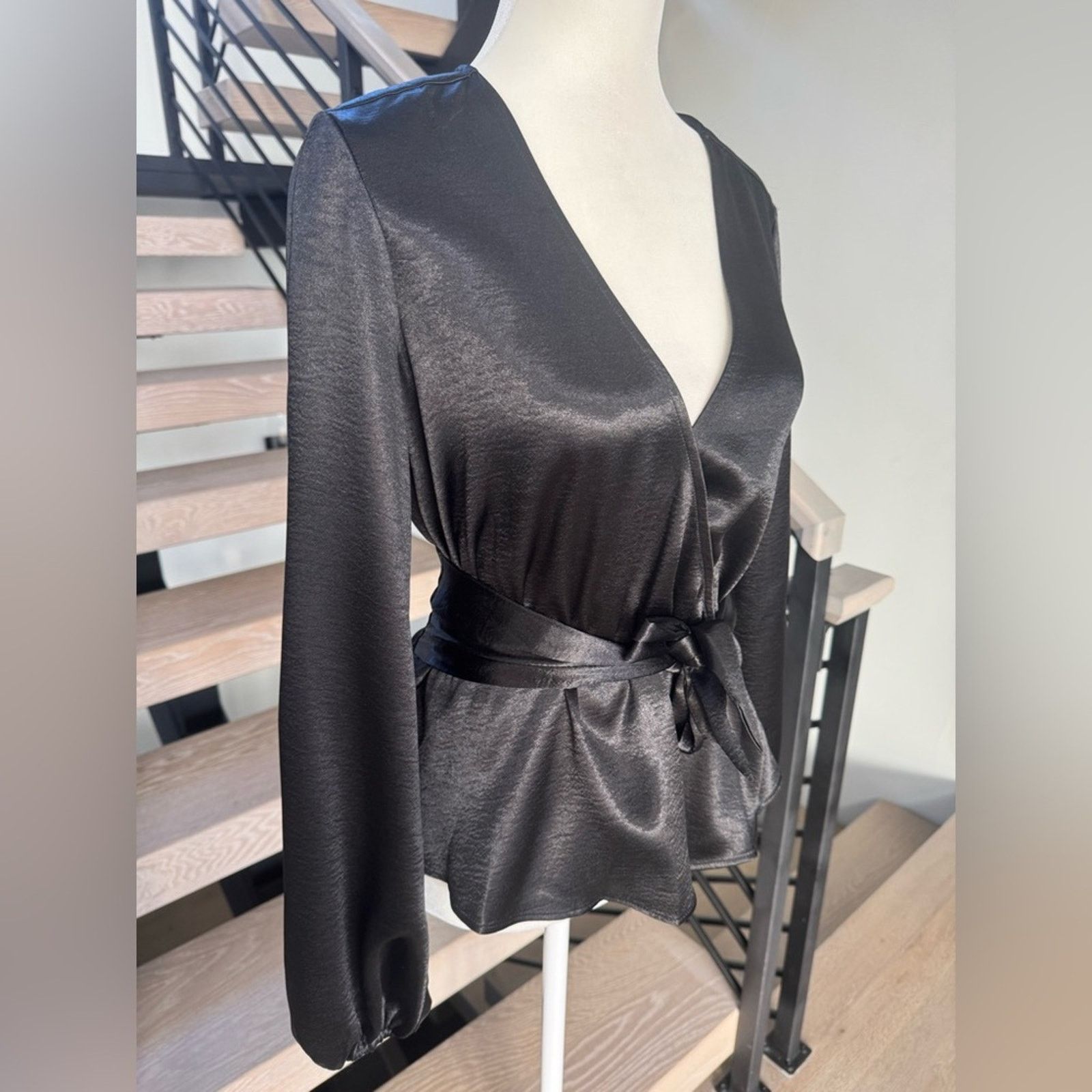 Other New Y2K Guess Black Satin Wrap Top size XS Size S / US 4 / IT 40 - 7 Thumbnail