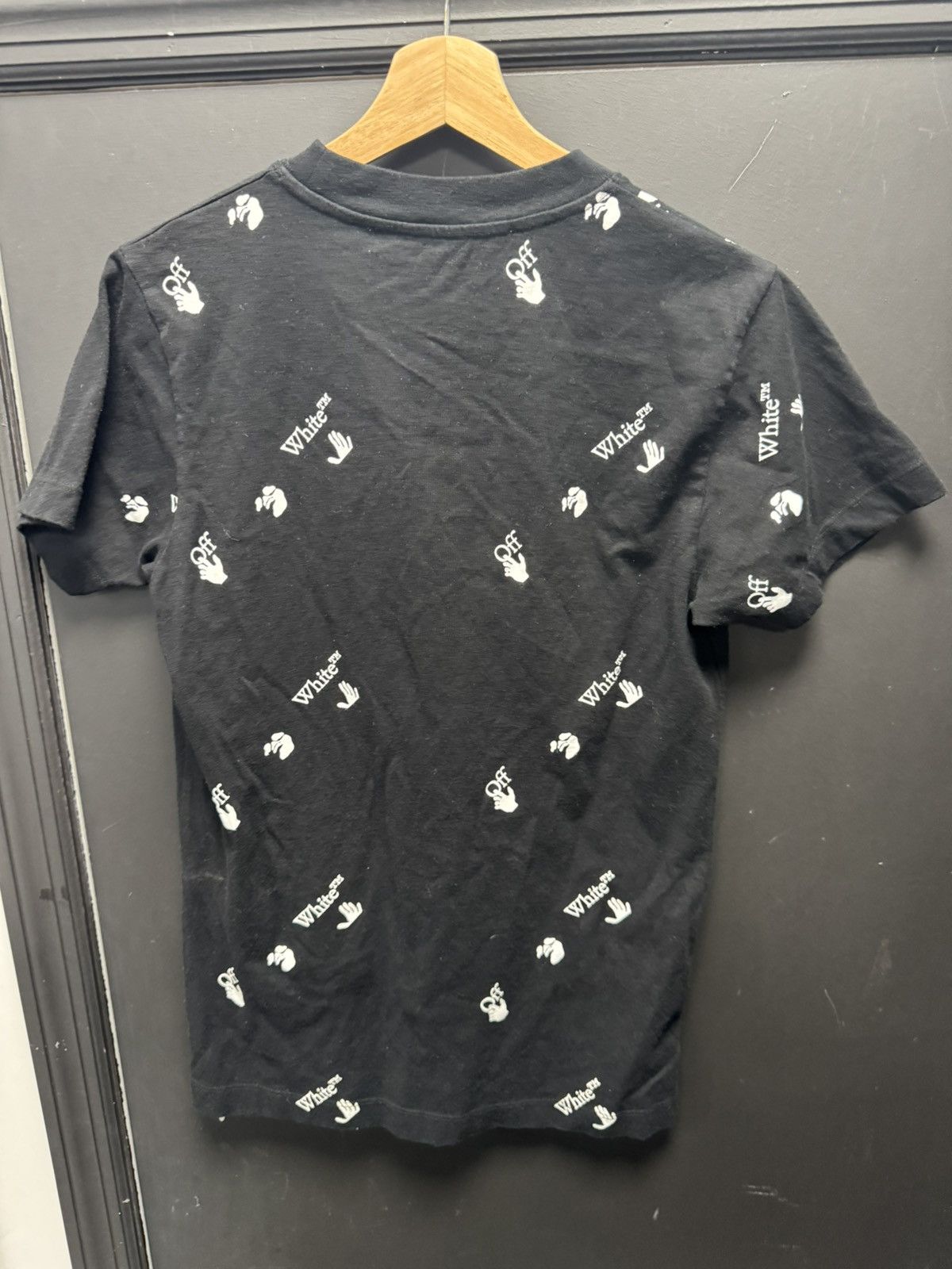 Off-White OFF-WHITE All Over Logo Print T-Shirt Black White Size US XXS / EU 40 - 2 Thumbnail