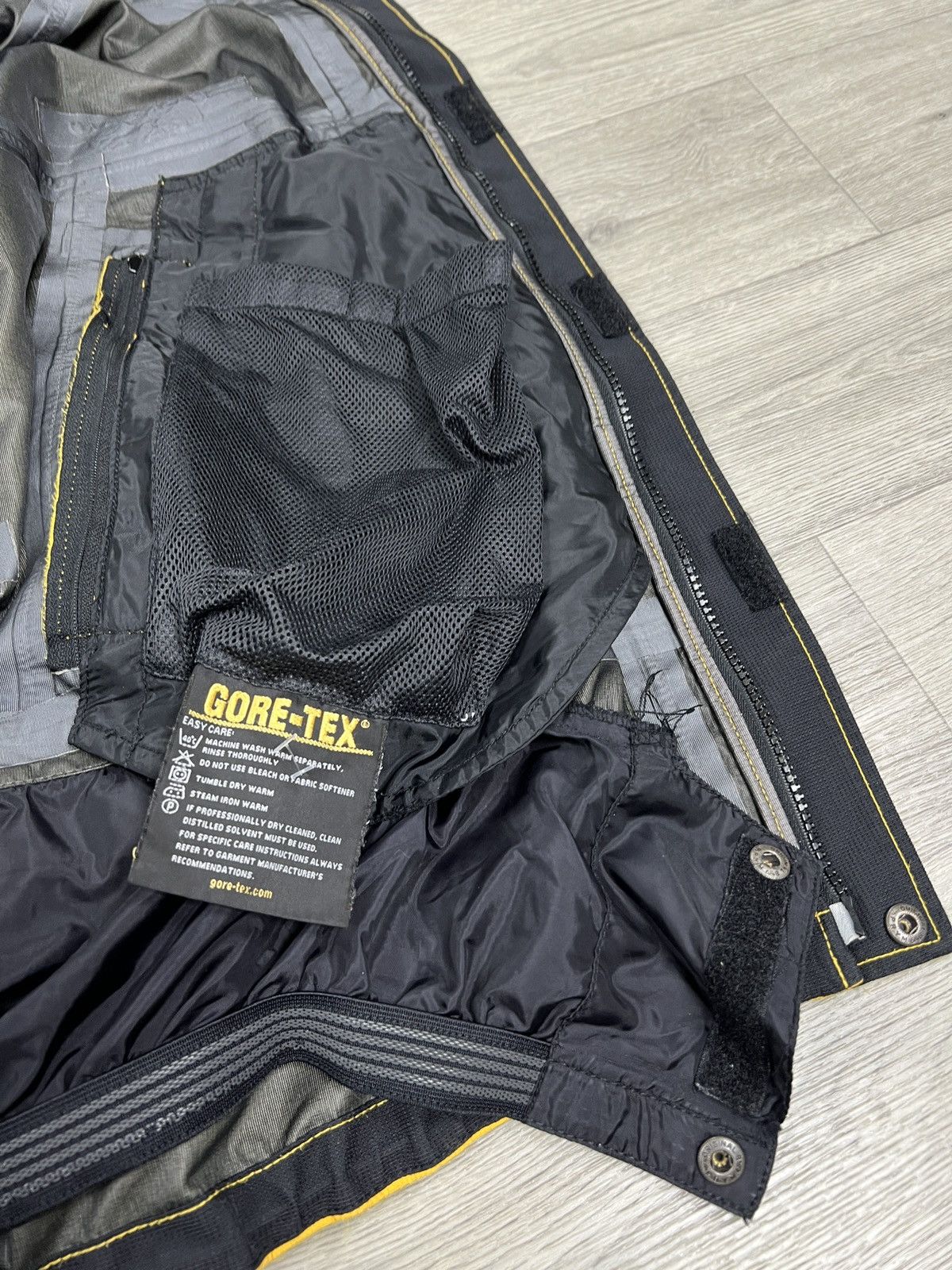 Mountain Hardwear Mountain Hardwear Gore Tex XCR Jacket Size L gorpcore Size US L / EU 52-54 / 3 - 20 Thumbnail