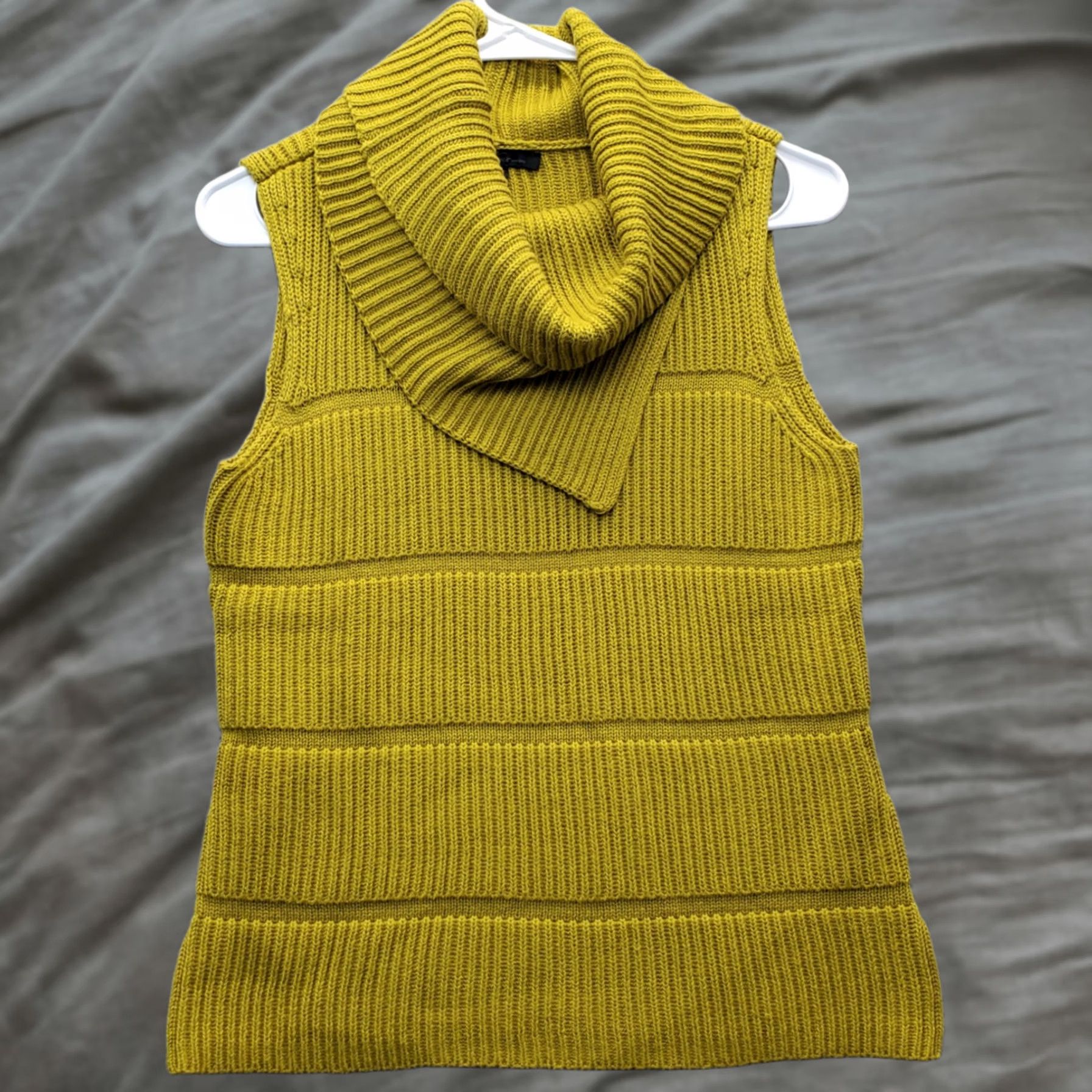 Kenneth Cole Kenneth Cole New York Sweater Womens Small Green Sleeveless Cowl Neck Pullover Size S / US 4 / IT 40 - 1 Thumbnail
