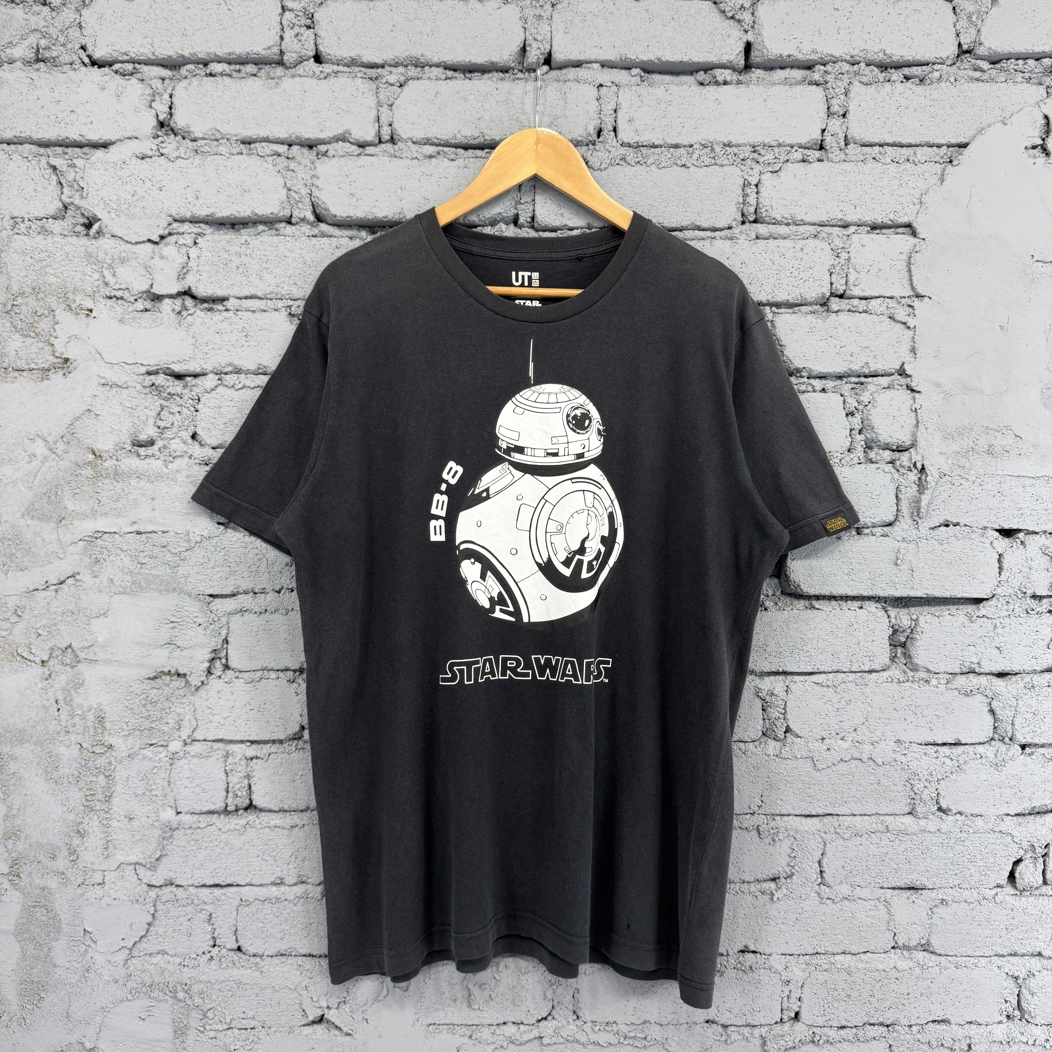 Uniqlo Uniqlo X Star Wars BB-8 Graphic Sunfaded Tshirt Size US XL / EU 56 / 4 - 1 Thumbnail