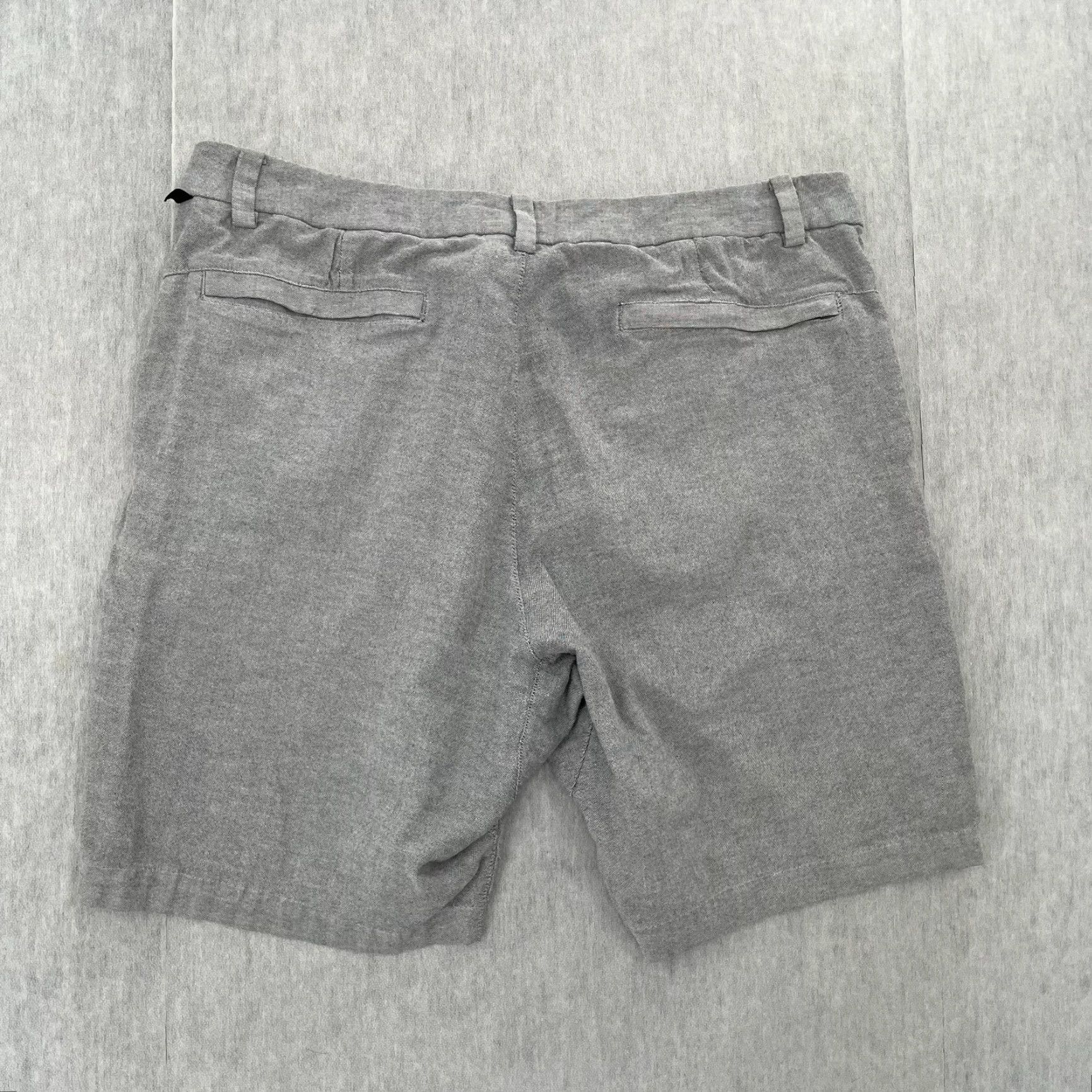 Lululemon Lululemon Shorts Classic Pockets Logo Mens 34 Gray Chino Commission Adult Free (No Free) Measurements Inseam 8.5 Modern Vintage N/A? Size US 34 / EU 50 - 2 Thumbnail