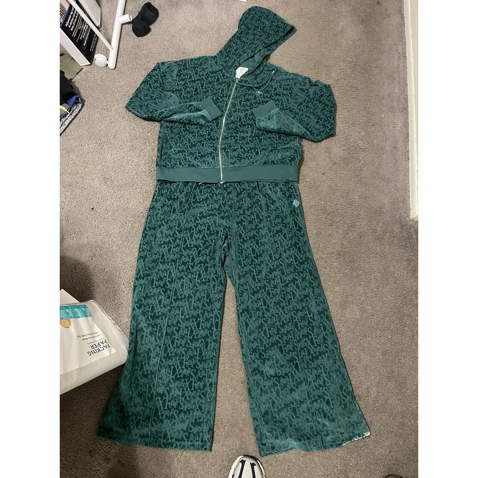 Fenty Size L/1XL-Men’s Savage Fenty Script Velour Green sweat Set Size US L / EU 52-54 / 3 - 1 Thumbnail