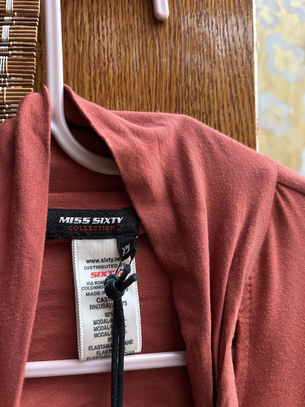 Miss Sixty × Vintage Miss Sixty Shawl Collar Brick Modal Blouse 2000s Fashion Size XS / US 0-2 / IT 36-38 - 6 Thumbnail