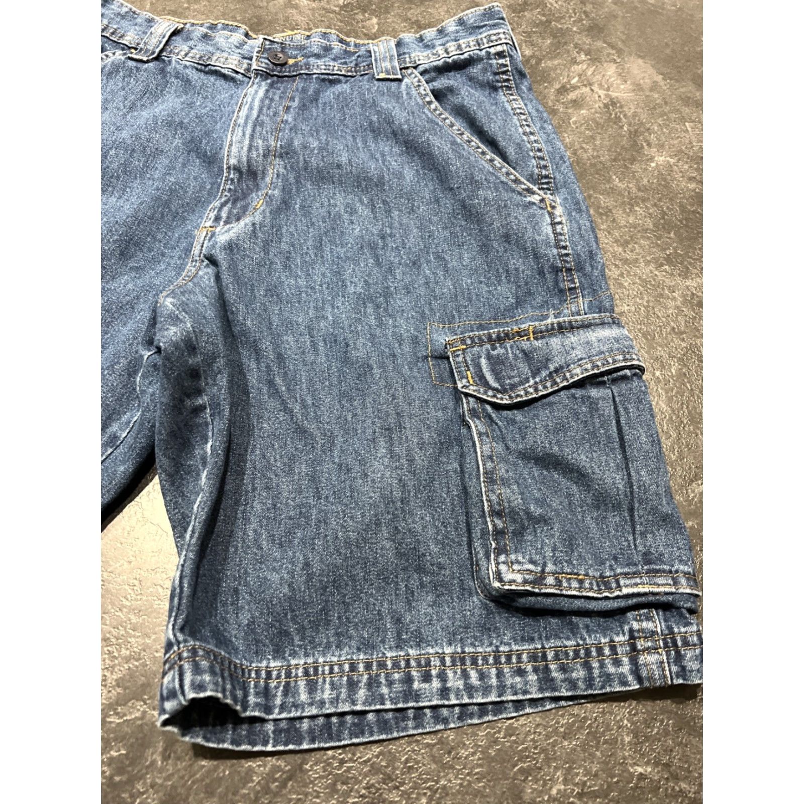 Wrangler Wrangler Cargo Shorts Denim Blue 32 Men Medium Rise Pockets Classic 9.5 Inseam Regular Size US 32 / EU 48 - 2 Thumbnail