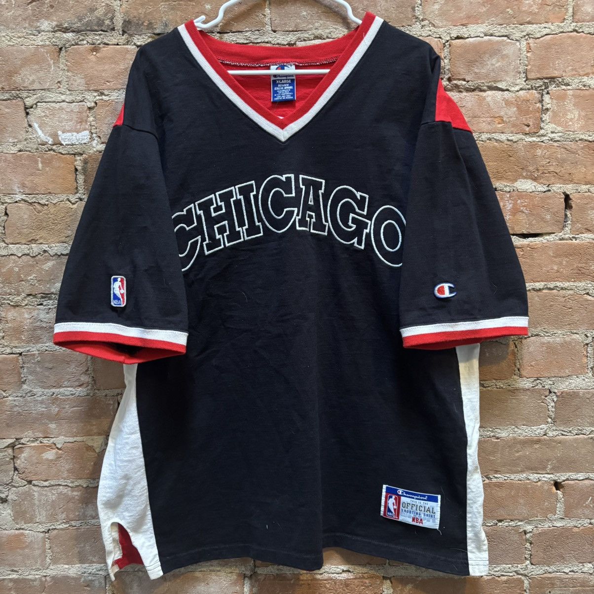 Champion × Vintage $80 Vintage 90s Champion Chicago Bulls warm up top Size US XL / EU 56 / 4 - 1 Thumbnail