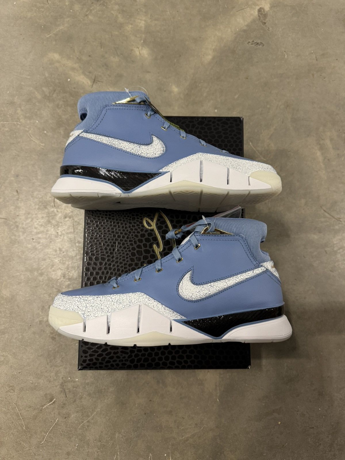 Nike Nike Kobe 1 Protro City of Champions Size 11 Size US 11 / EU 44 - 2 Thumbnail