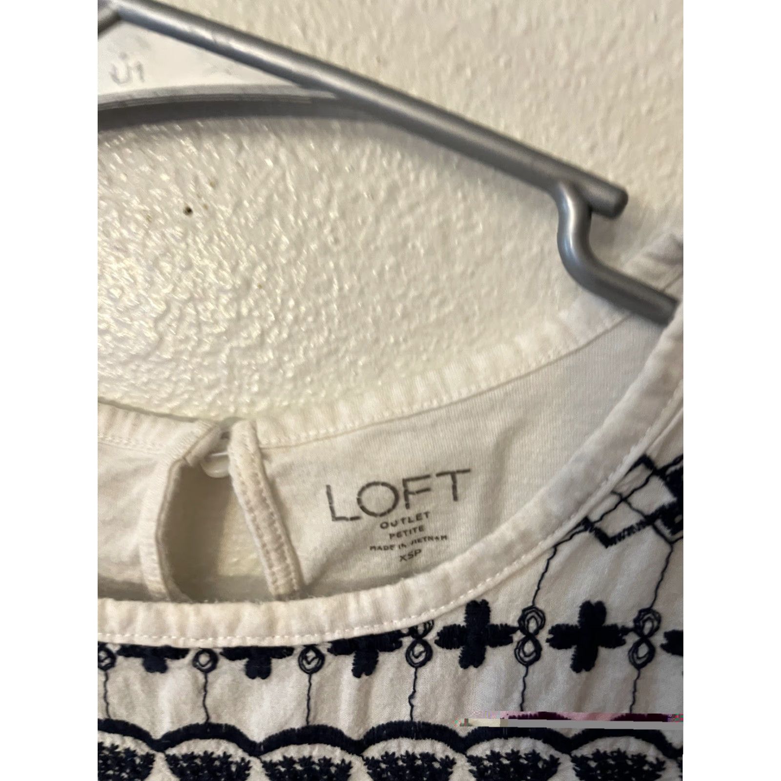Loft Loft Ladies White Short Sleeve Top Embroidered Detail - Size XSP, Knit Shirt, Casual, Machine Washable, Petite, Womens, 2020s? Size XS / US 0-2 / IT 36-38 - 3 Thumbnail