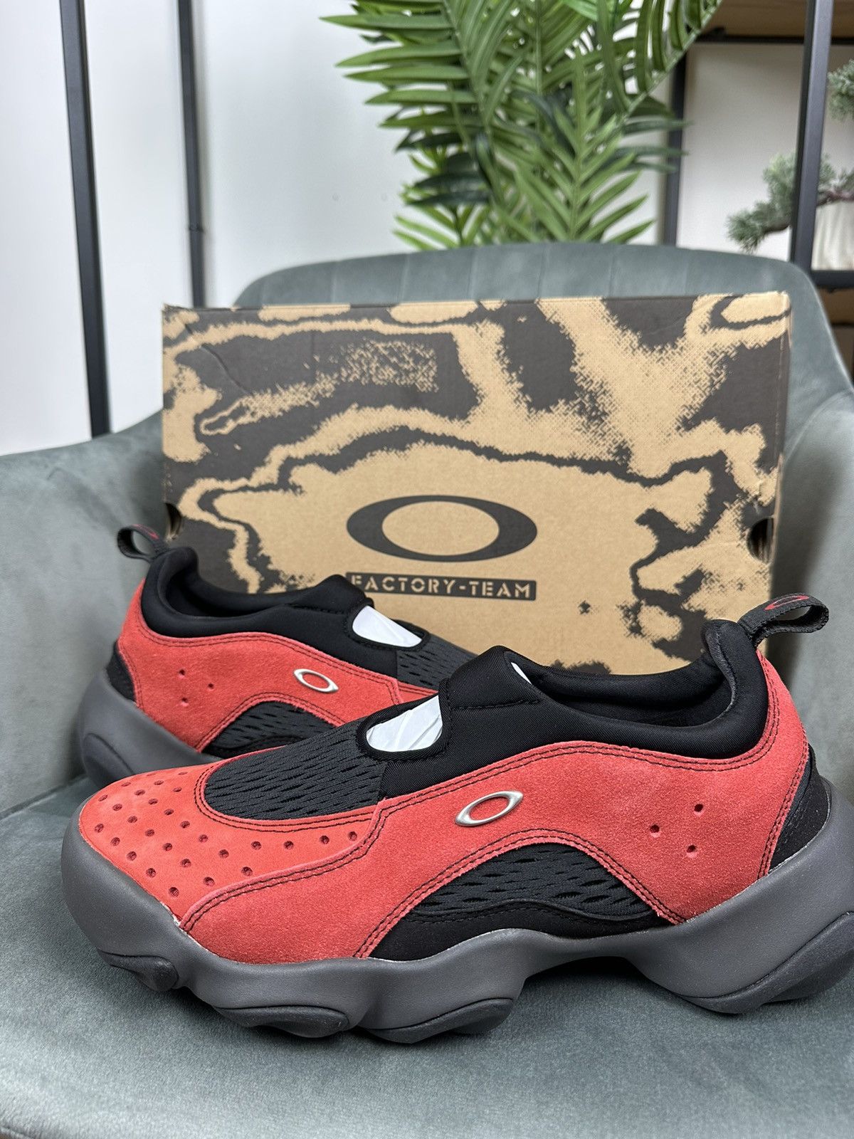 Brain Dead × Oakley NEW Oakley x Brain Dead Factory Team Flesh Sandal Lava/Black Size US 9.5 / EU 42-43 - 4 Thumbnail