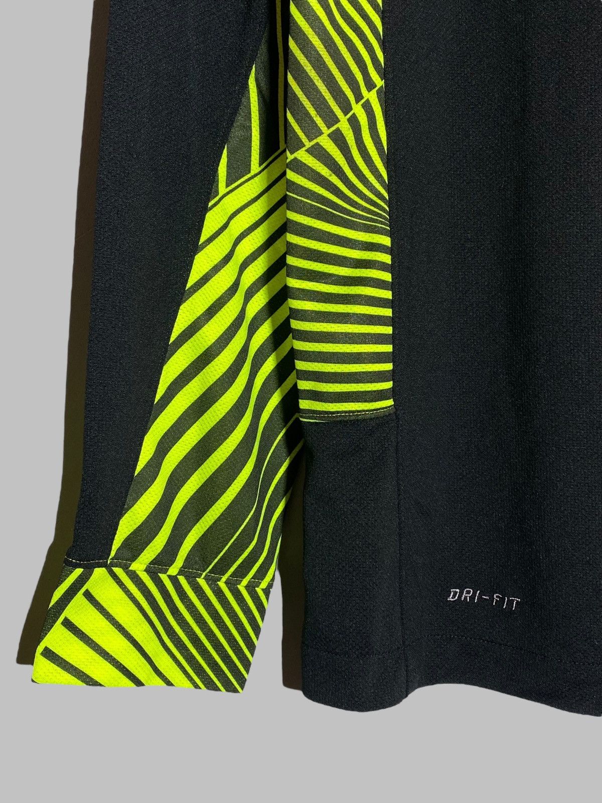 Nike Nike Manchester United 2011/12 Goalkeeper Football Shirt Size US S / EU 44-46 / 1 - 9 Thumbnail