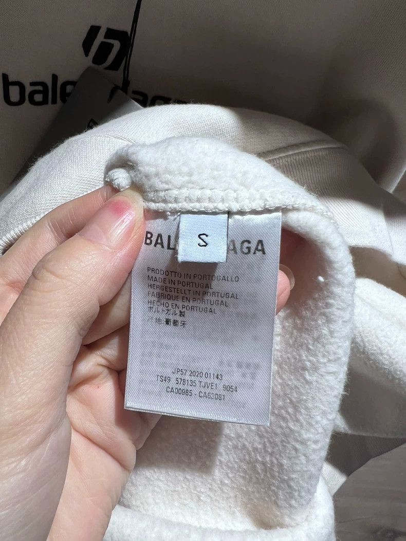 Balenciaga Balenciaga Beige Embroidered Letter Logo Hoodie Size S New Size US S / EU 44-46 / 1 - 5 Thumbnail