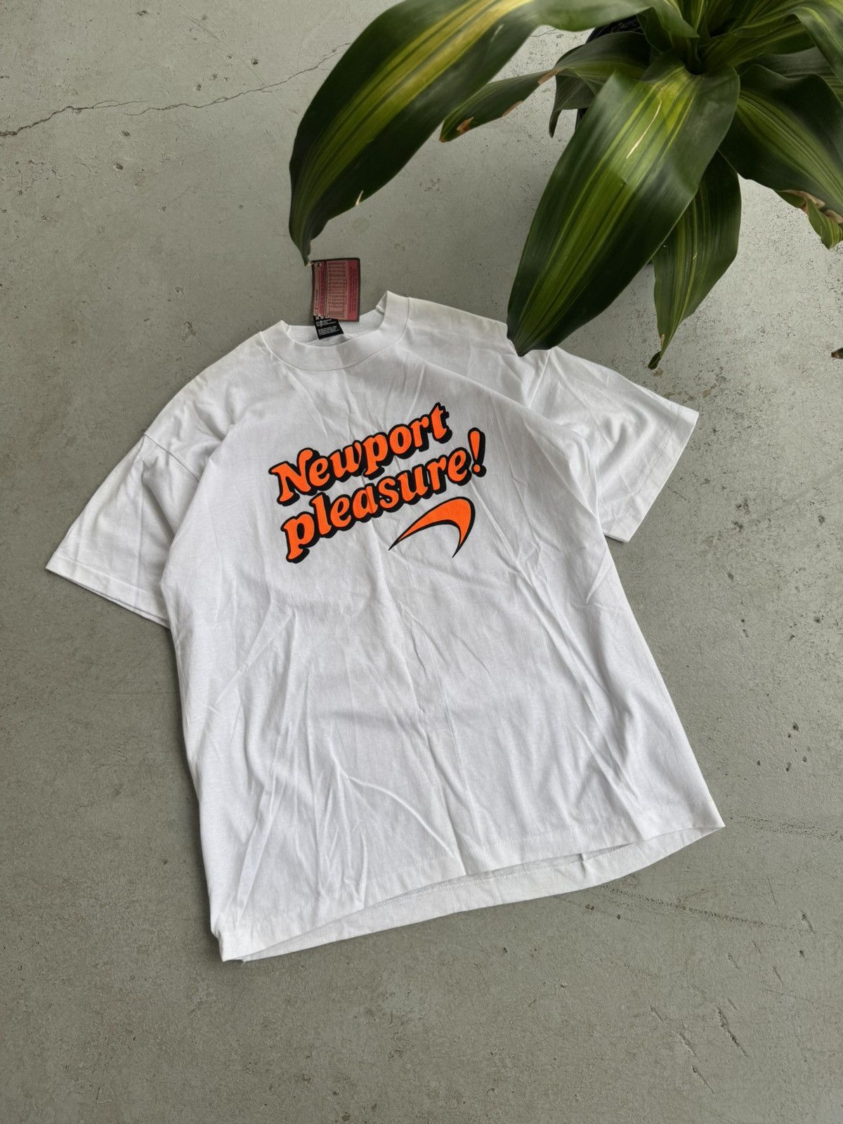 Japanese Brand 80s Newport Pleasure Spelled Out Made in U.S.A Vintage Tee Size US XL / EU 56 / 4 - 3 Thumbnail