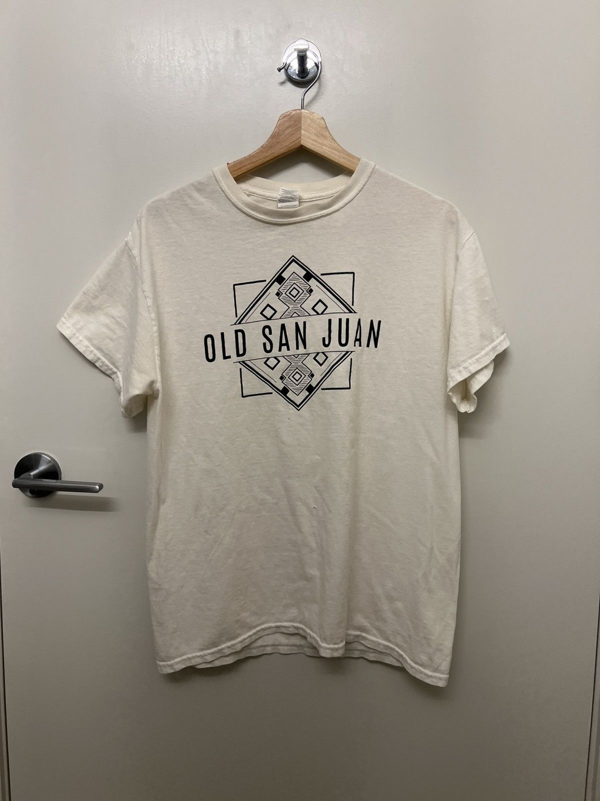 Gildan Gildan Old San Juan White Tribal Graphic Tee Size M Size US M / EU 48-50 / 2 - 1 Thumbnail