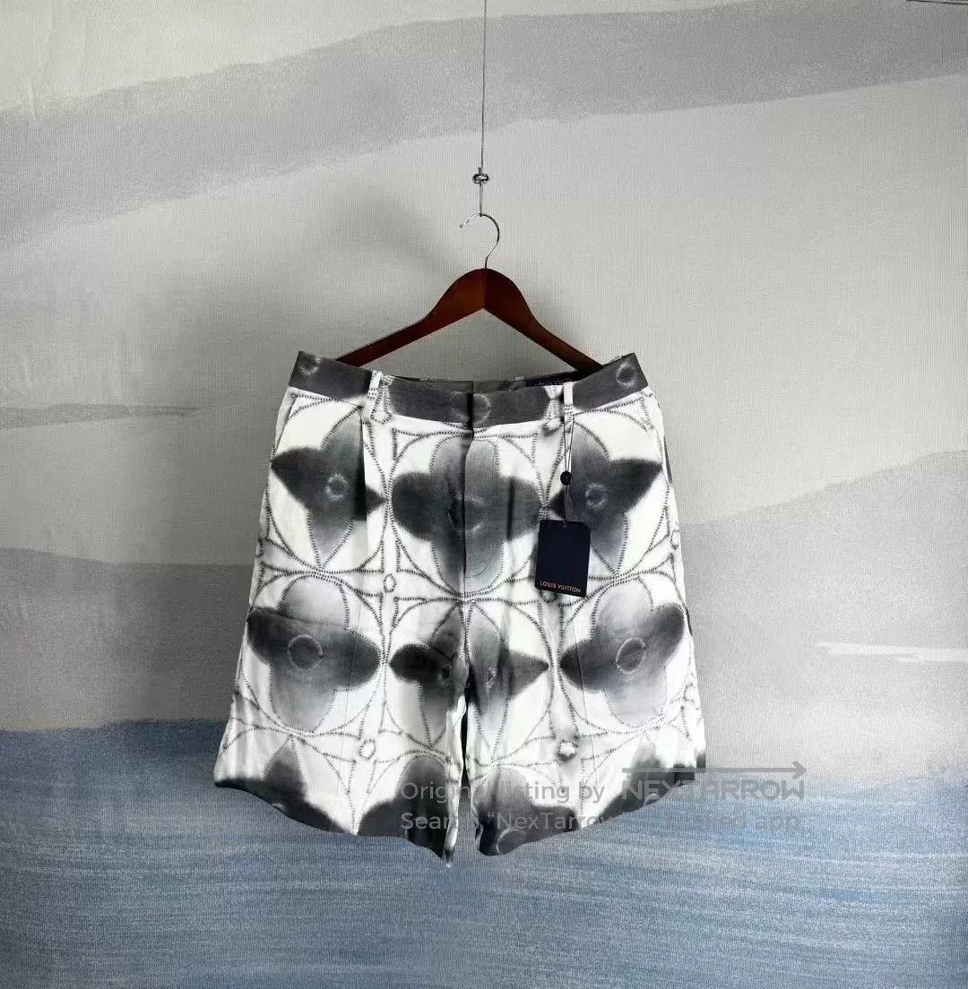 Louis Vuitton Louis Vuitton Ink Floral Print Shorts. Size US 40 / EU 56 - 1 Thumbnail