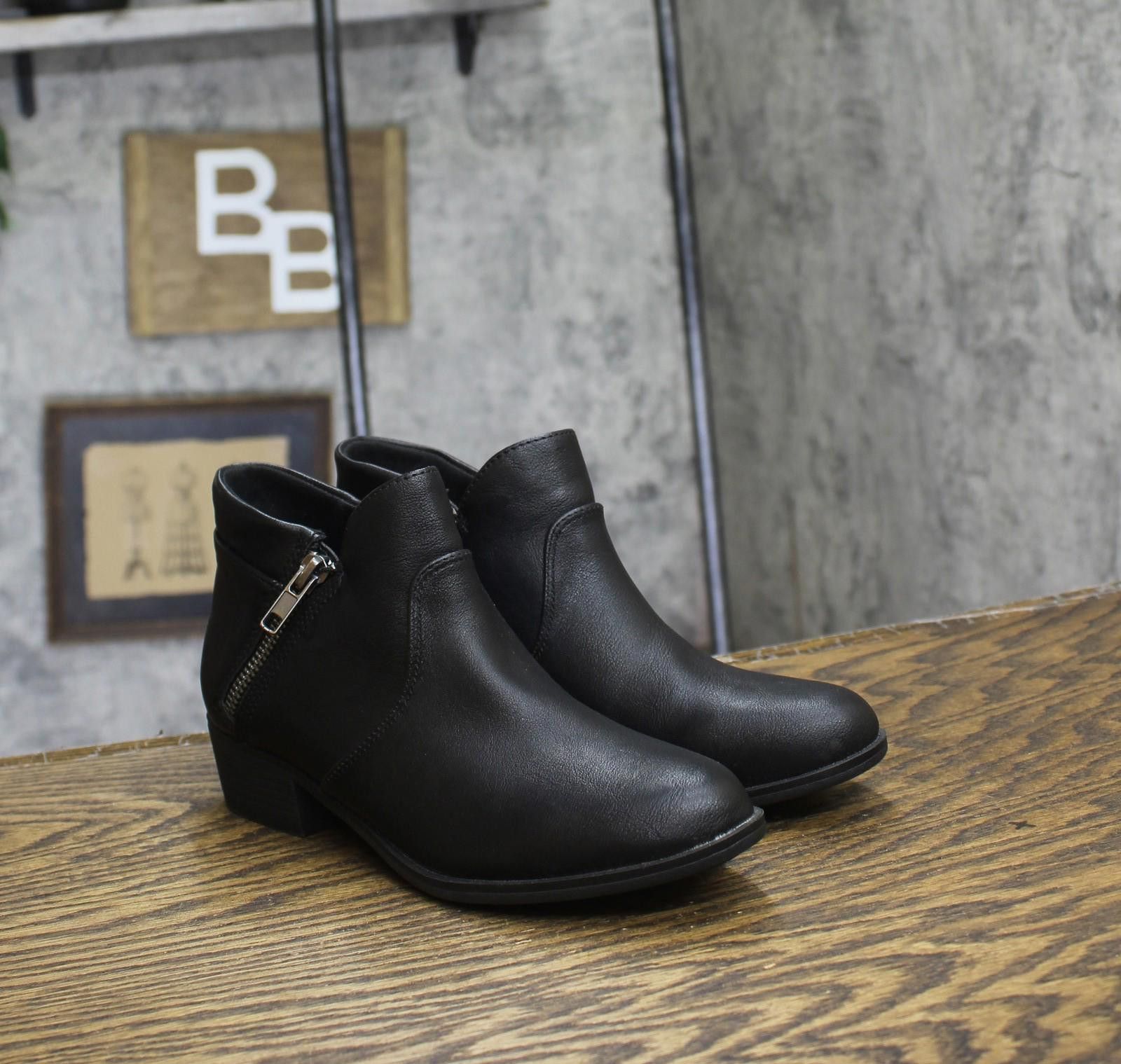 Other New Sun + Stone Leather Ankle Boots 10017856000 Black 5m Size US 5 / IT 35 - 1 Thumbnail