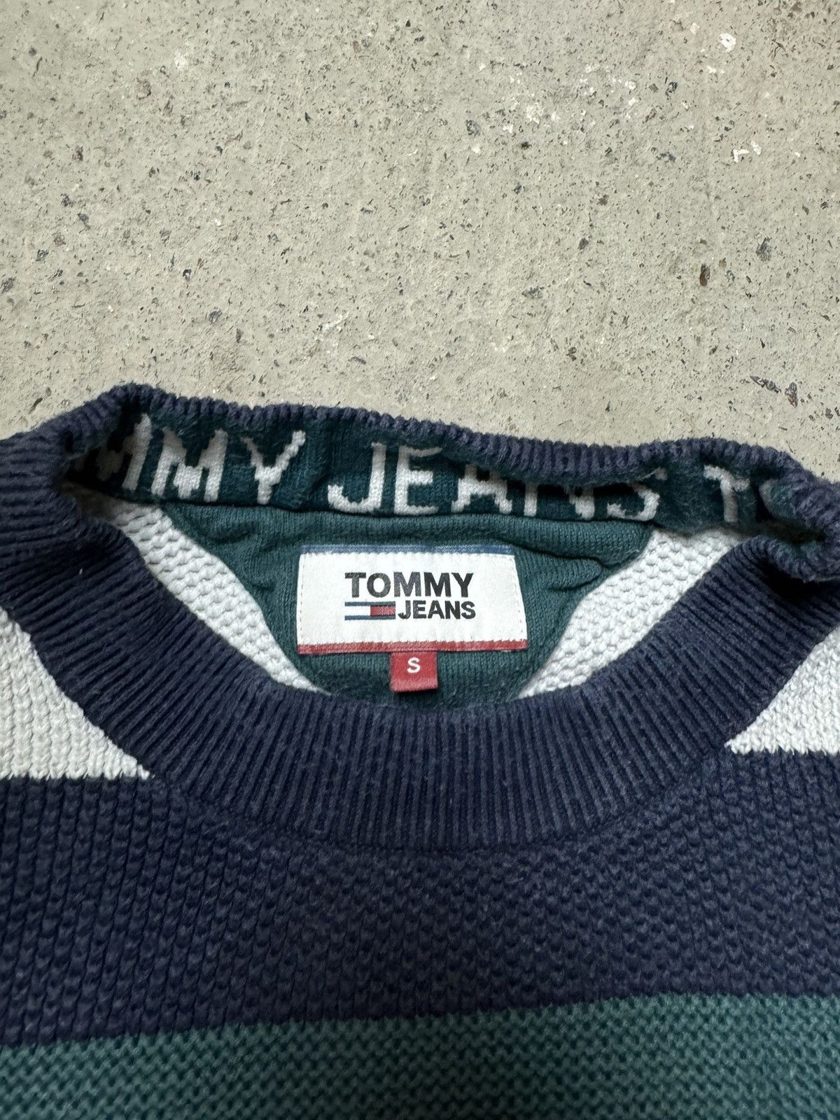Tommy Hilfiger × Vintage Vintage Y2K Tommy Hilfiger Embroidered Logo Knitted Sweater Size US S / EU 44-46 / 1 - 5 Thumbnail