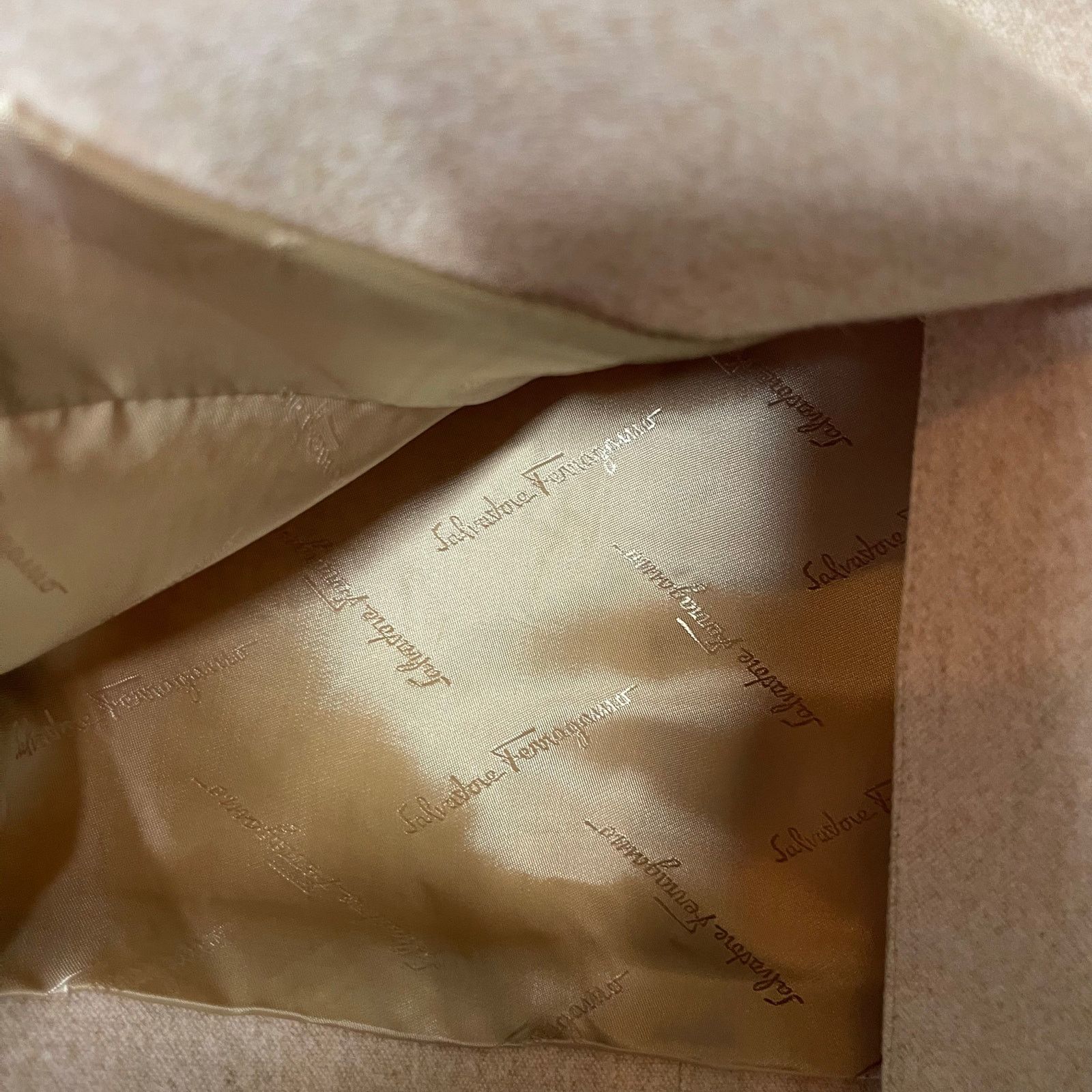 Salvatore Ferragamo Salvatore Ferragamo cream wool angora pencil classic skirt 8 Size 30" / US 8 / IT 44 - 6 Thumbnail