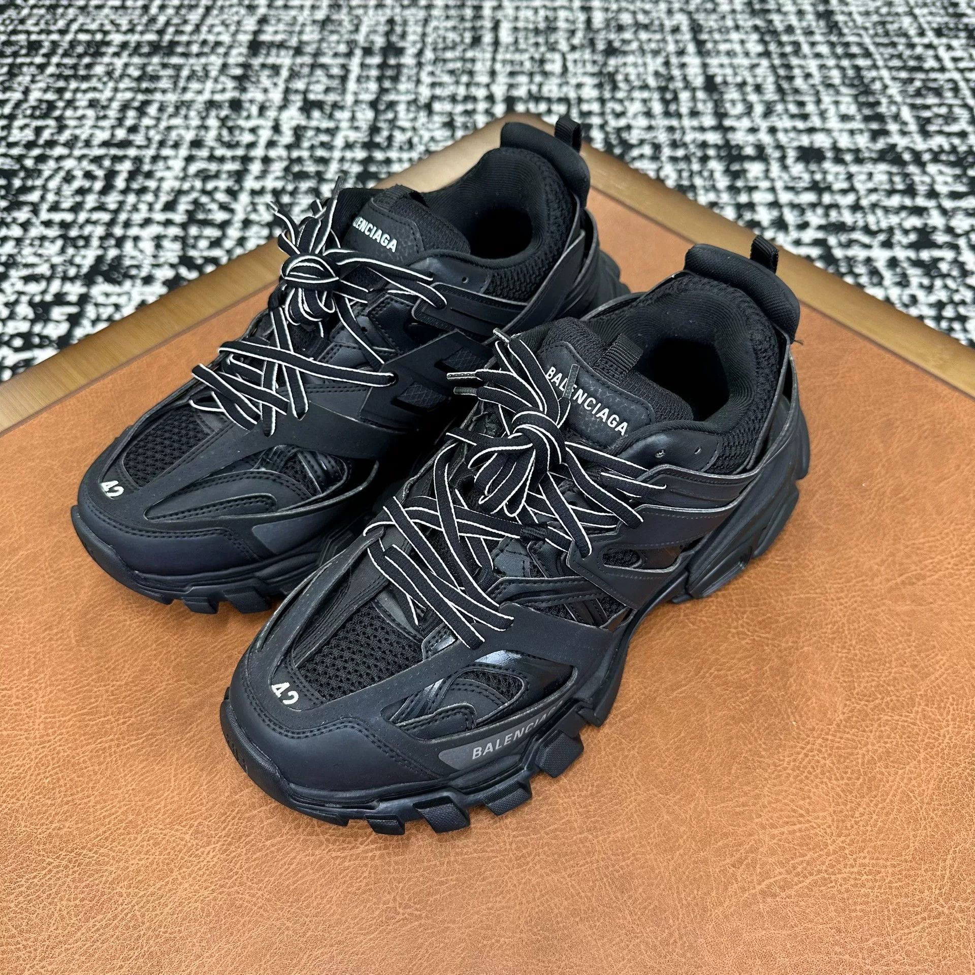 Balenciaga Balenciaga Distressed Black Lowtop Sneakers 9 Men Size US 9 / EU 42 - 1 Thumbnail