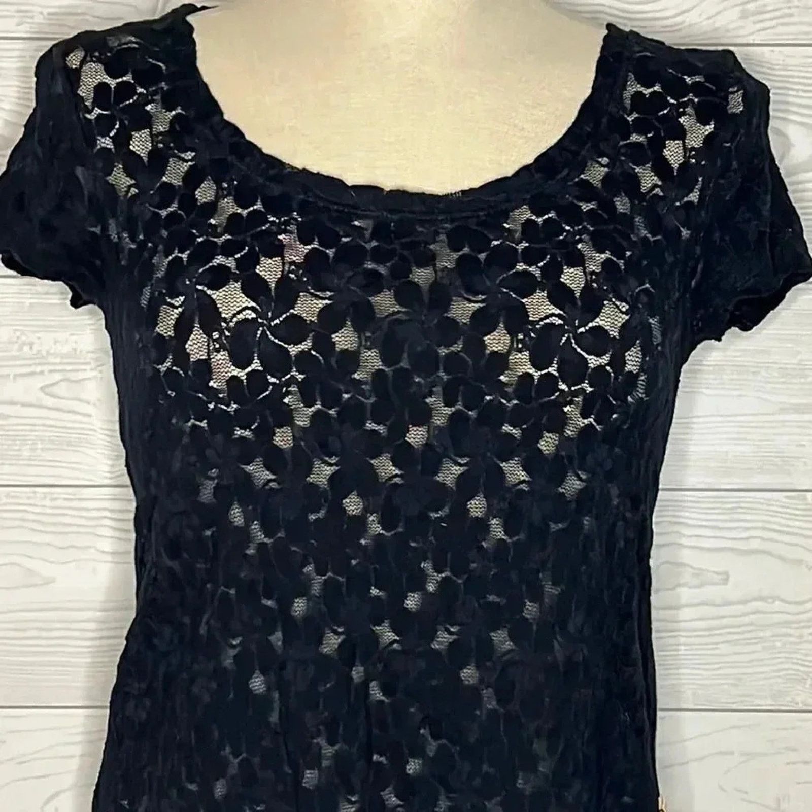 Hollister Hollister black short sleeve top with lace front Size XS Size XS / US 0-2 / IT 36-38 - 2 Thumbnail
