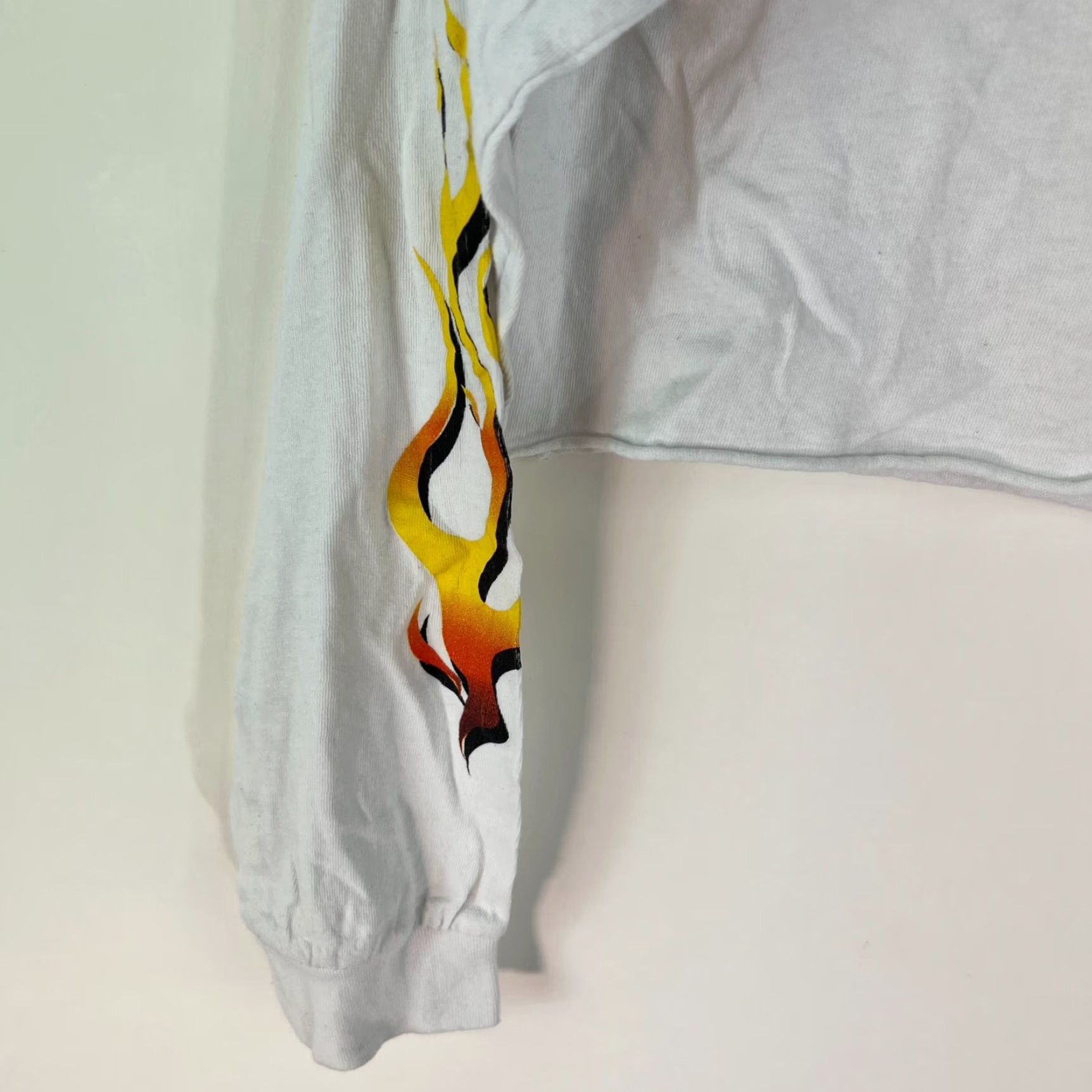 Forever 21 Forever 21 Cheetos Flamin Hot Cropped Shirt Womens Size M White Size M / US 6-8 / IT 42-44 - 3 Thumbnail