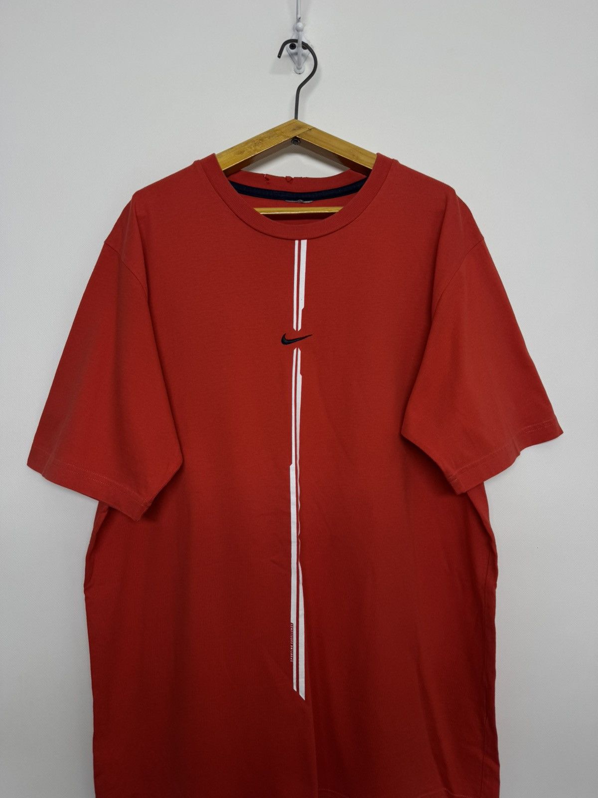 Nike Vintage Y2k Nike Big Logo Swoosh T-Shirt Size US L / EU 52-54 / 3 - 1 Thumbnail