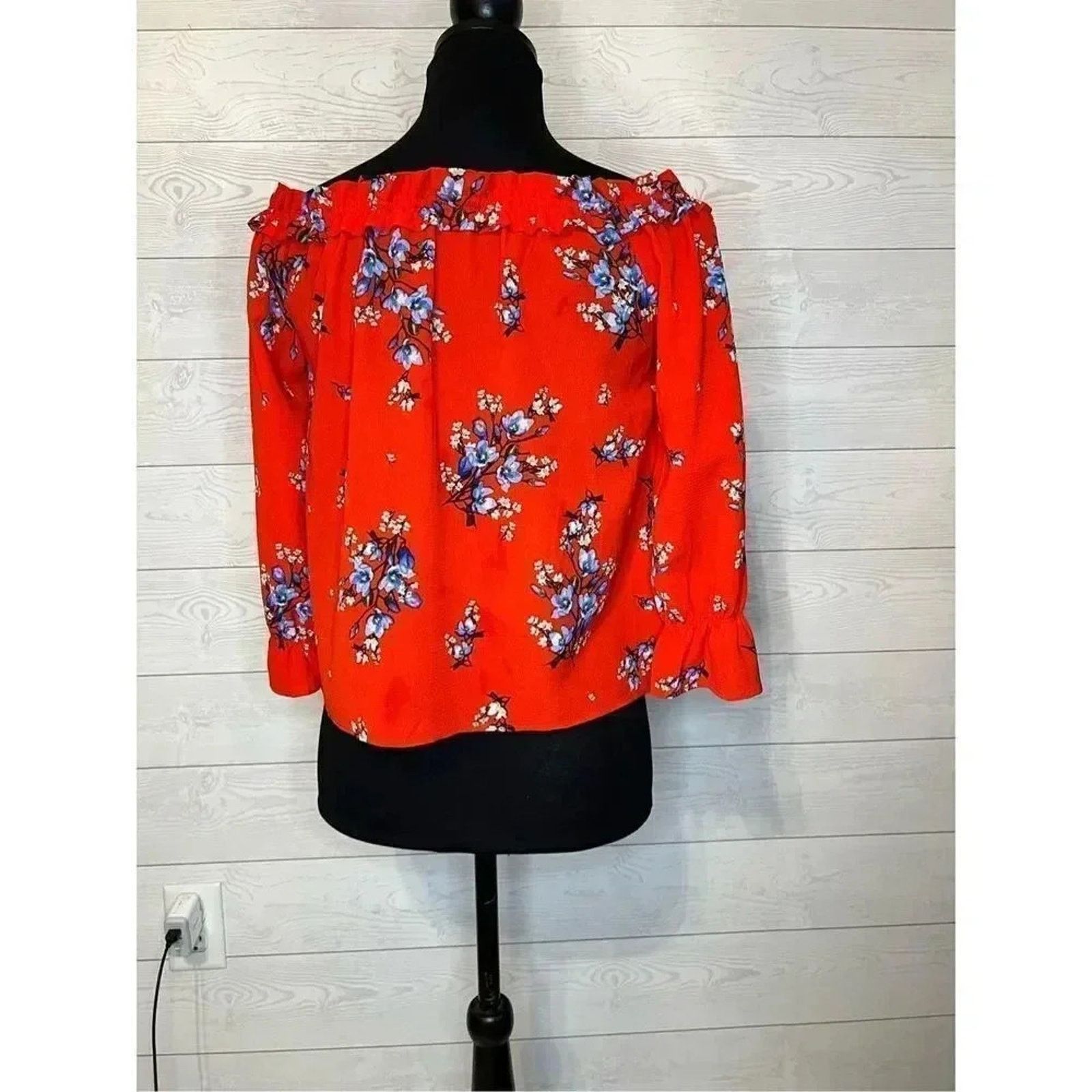 Divided H&M Divided Red Floral Off Shoulder Boho Festival Blouse 6 Size M / US 6-8 / IT 42-44 - 4 Thumbnail