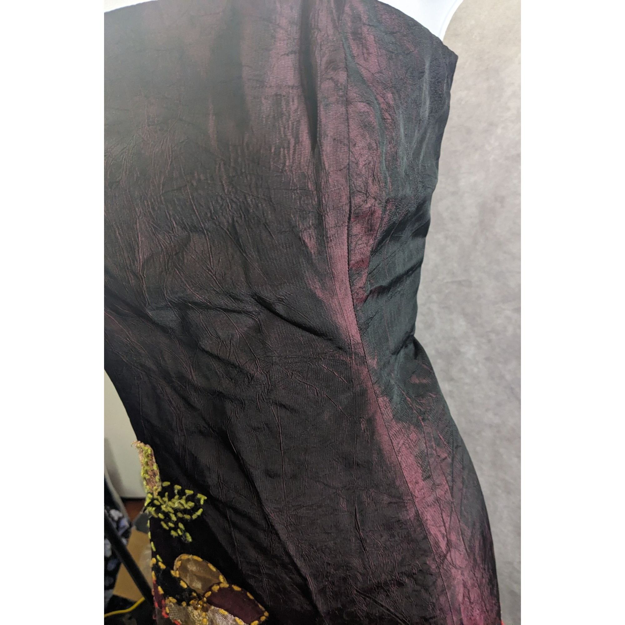 Other Cranberry Raw Silk Formal Dress With Embroidered Floral Acce Size S / US 4 / IT 40 - 7 Thumbnail