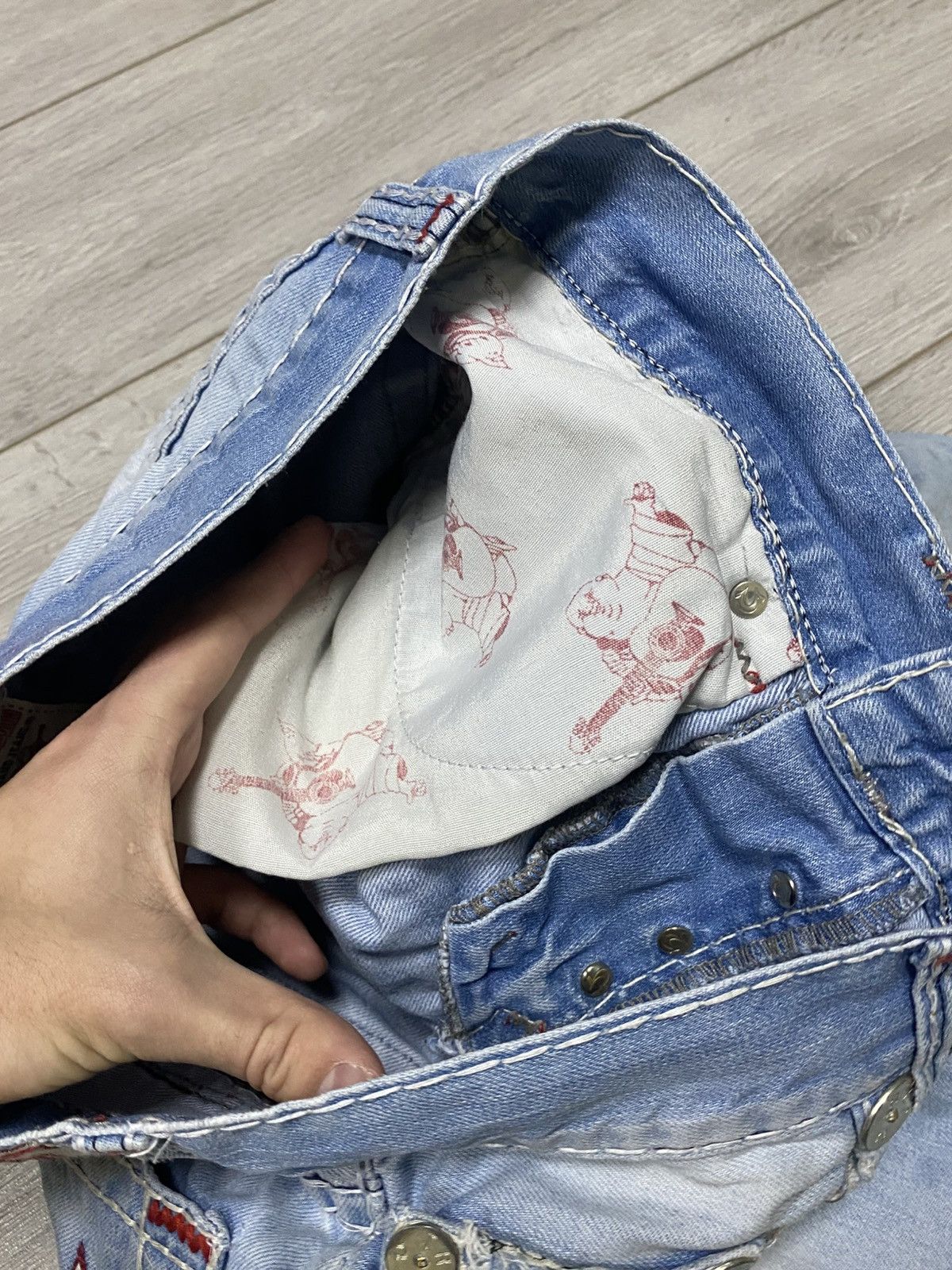 True Religion True Religion horse shoes distressed vintage jeans stitched Size US 31 - 6 Thumbnail