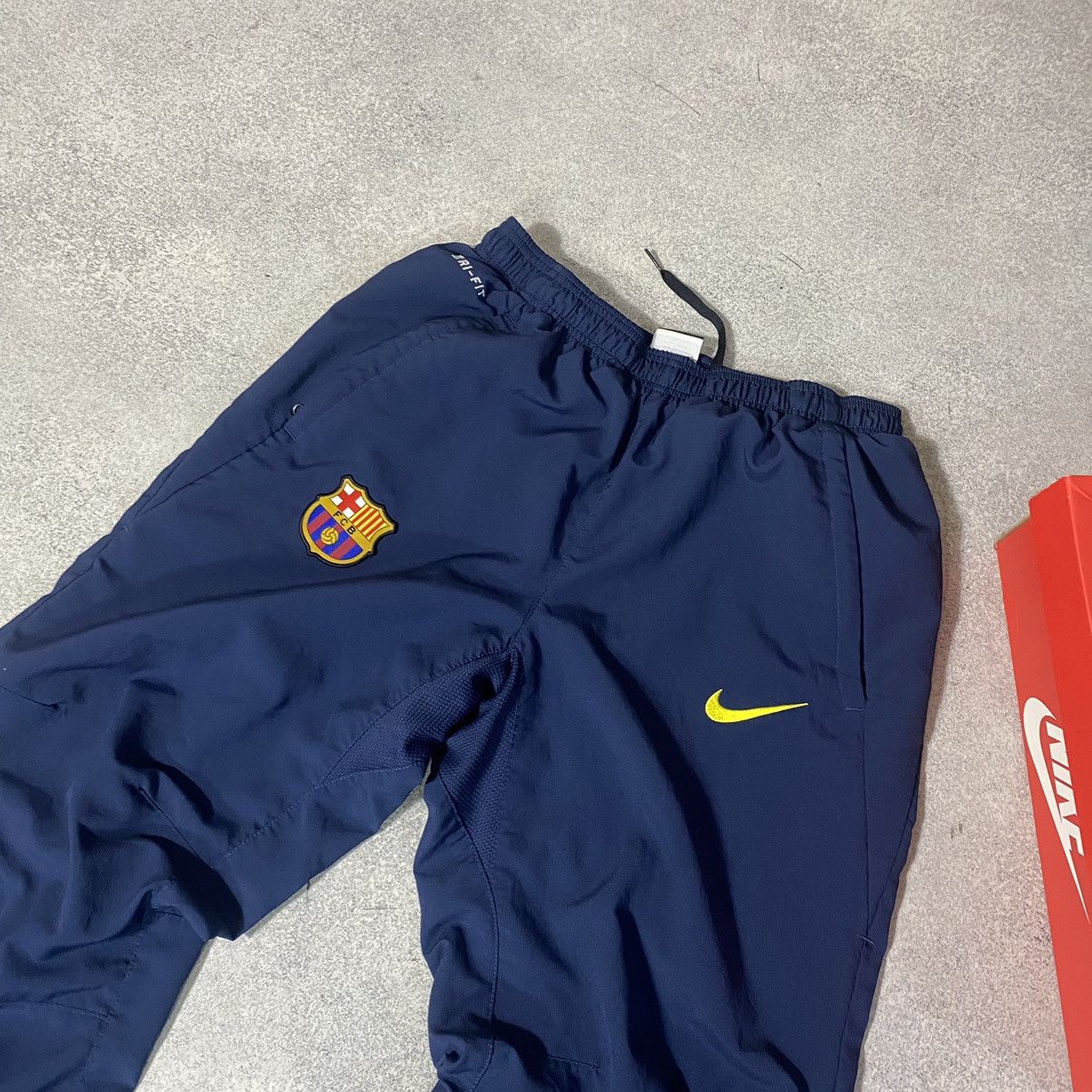 Nike Vintage nike track pants barcelona Y2K drill nylon Size US 30 / EU 46 - 4 Thumbnail