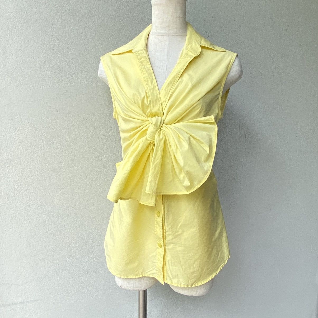 Yves Saint Laurent Yves Saint Laurent Yellow Sleeveless Tie-Front Blouse Size S / US 4 / IT 40 - 23 Thumbnail